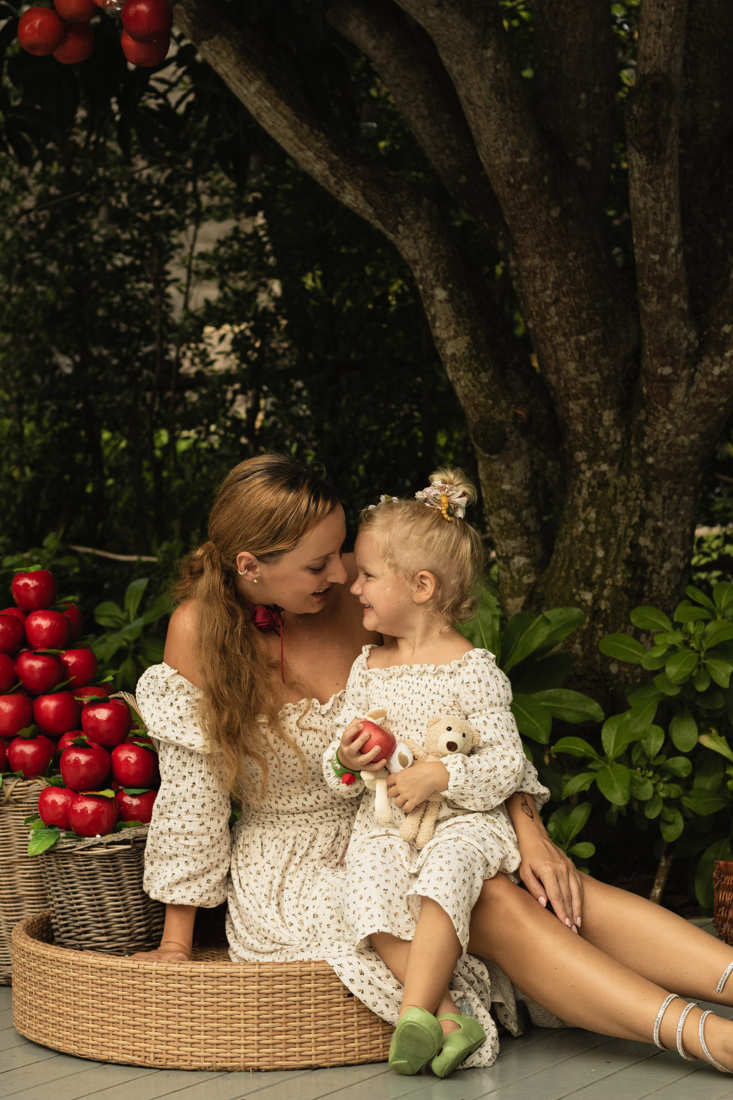 Anna and Maria. Portrait photographer in Thailand