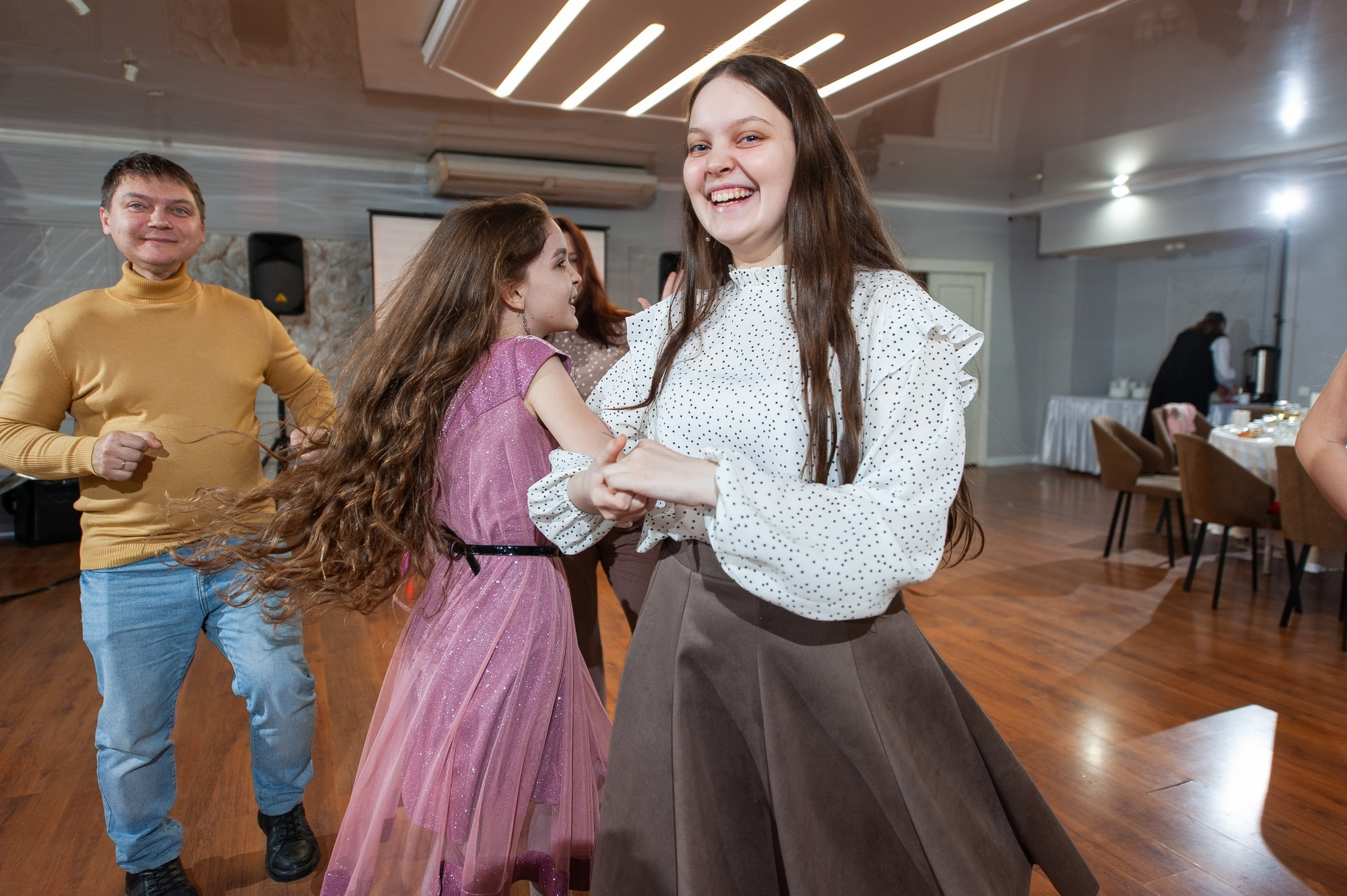 Студия и банкет. Свадебный и семейный фотограф в Омске Мормулев Михаил