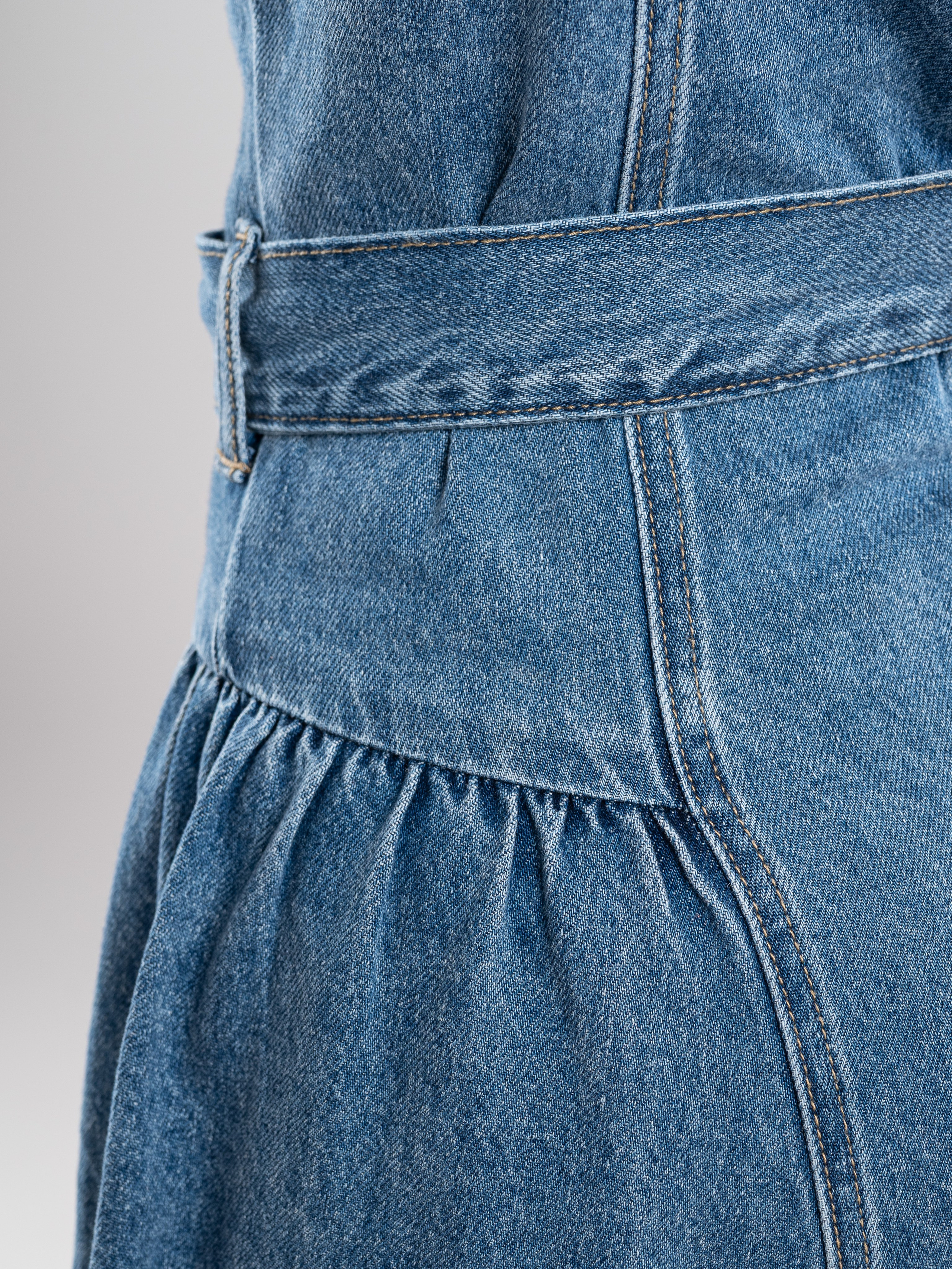 Джинсовый сарафан на 2х моделях. Предметный фотограф, фото для маркетплейсов Пятигорск, КМВ