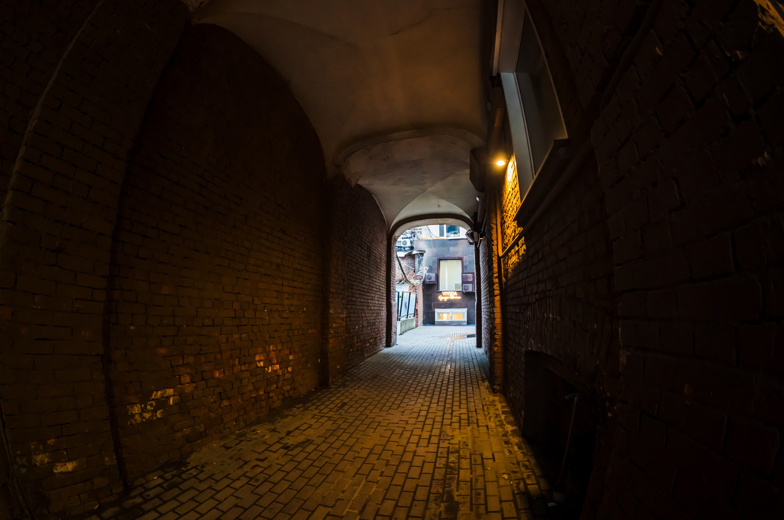 Подворотня в районе Тверской улицы