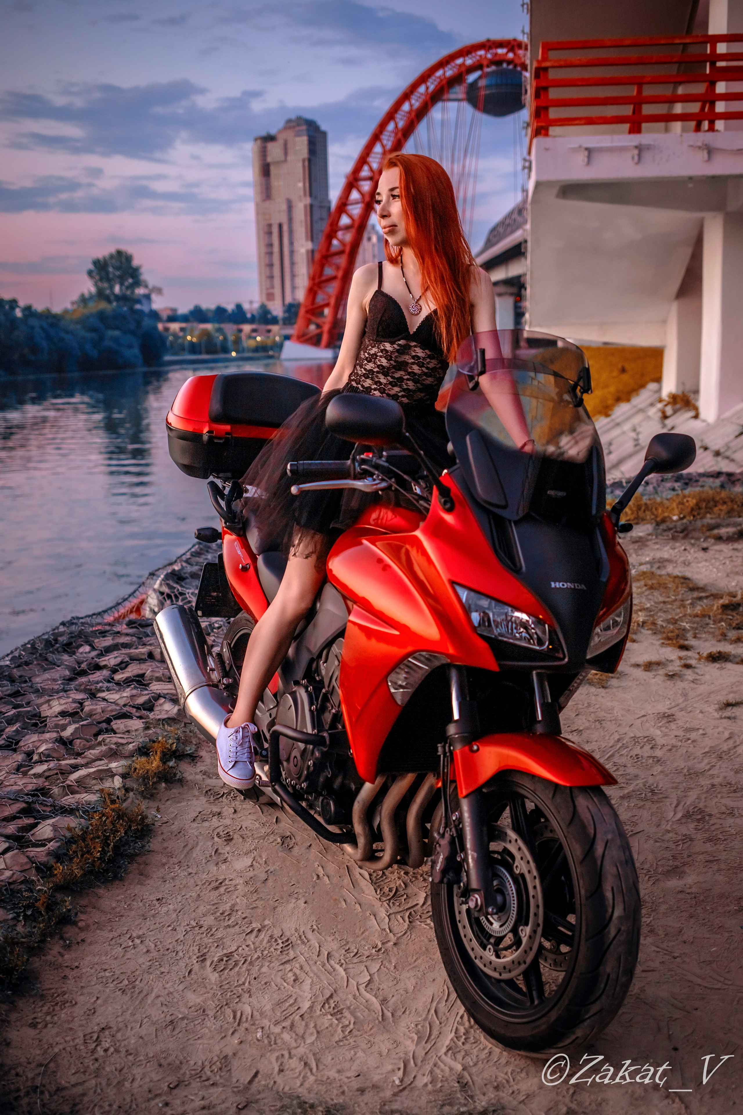 Евгения и мото. Репортажный фотограф, Москва, Закат