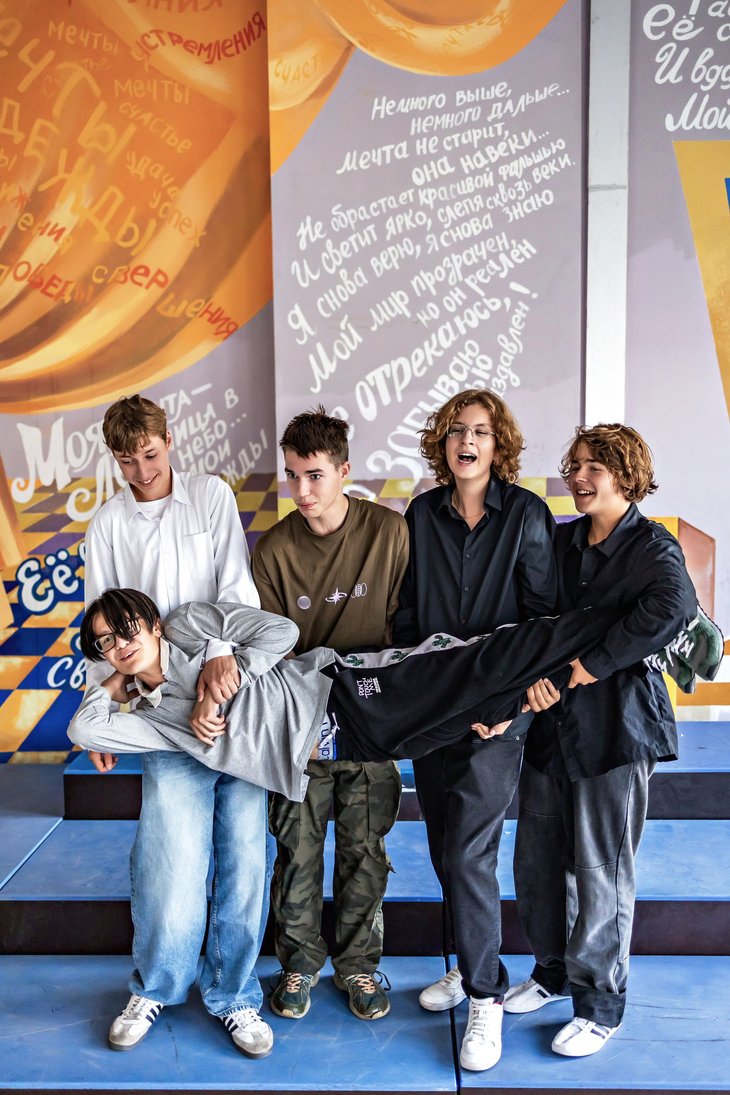 Галерея съемок в школе. Фотограф и видеограф Москва. Свадебный фотограф, видеограф. Выпускные альбомы. Оживающие альбомы