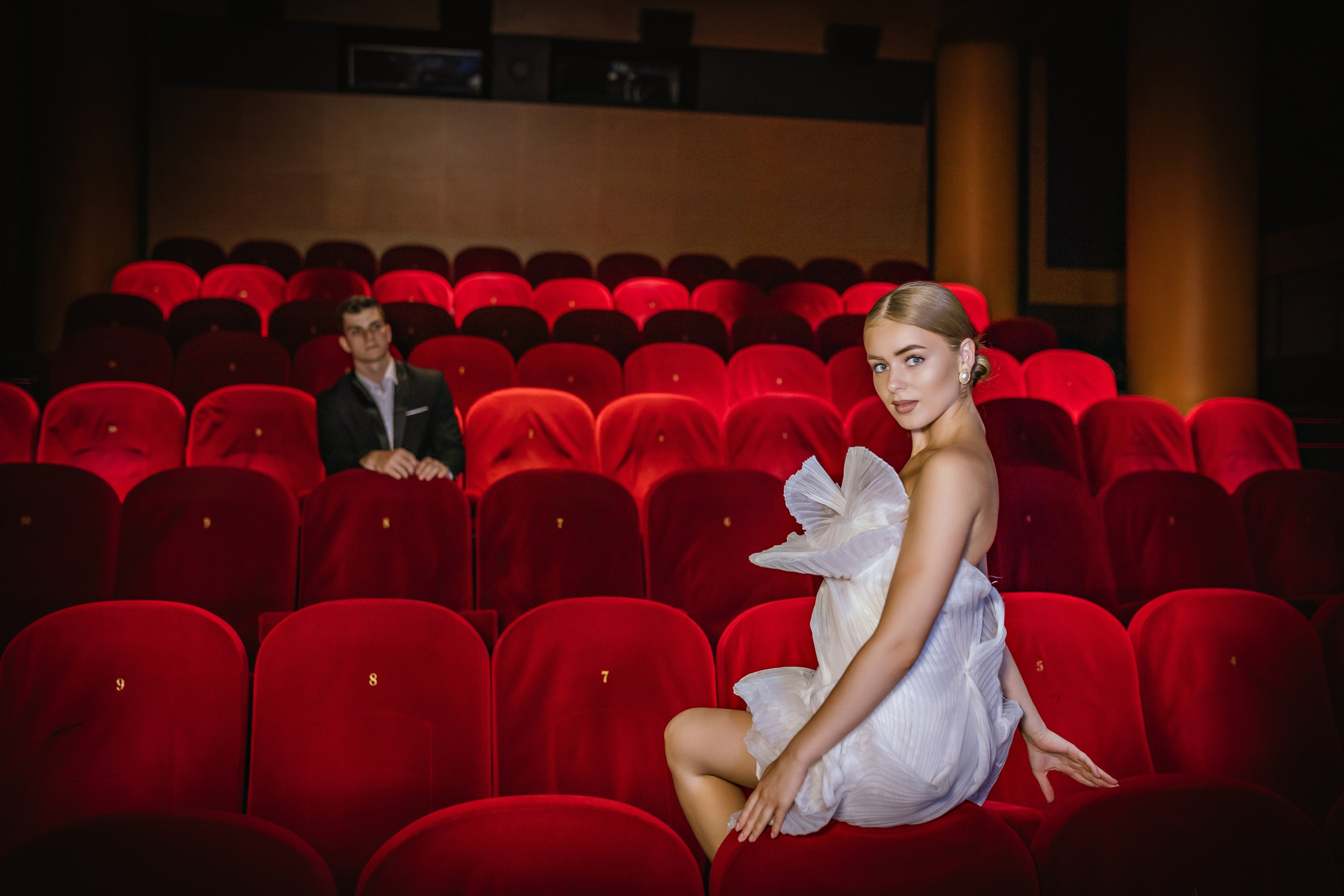 Свадебная фотосессия в кинотеатре. Фотограф и видеограф Москва. Свадебный фотограф, видеограф. Выпускные альбомы. Оживающие альбомы