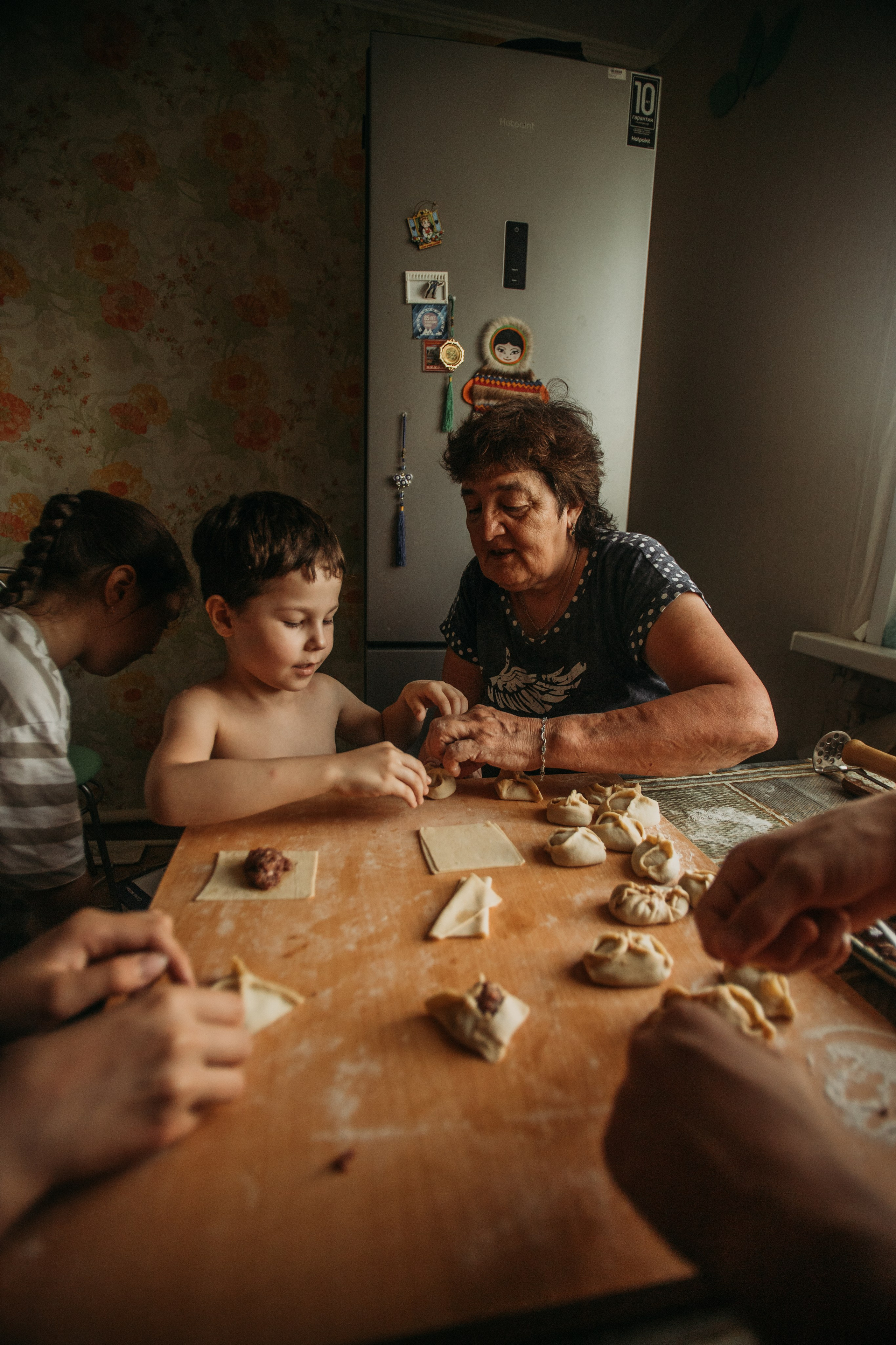 Домашняя фотосессия моей семьи. Венера Гайн. Репортажный фотограф  Тюмень. Обучение фотографии с 0