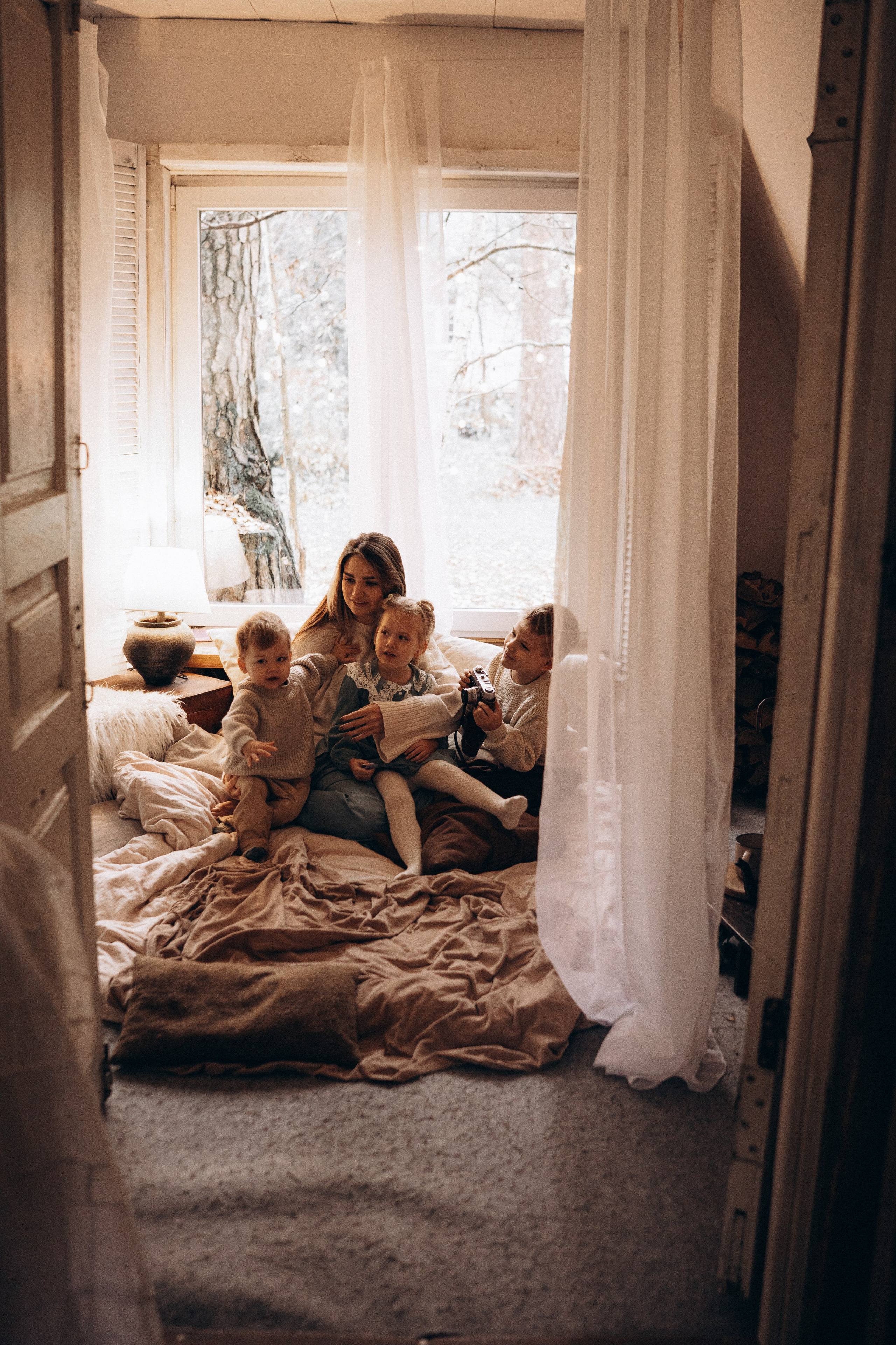 Яна и Ильсур, загородная Фотостудия. Фотограф Новорожденных в Москве. Семейные истории в стиле LIFE