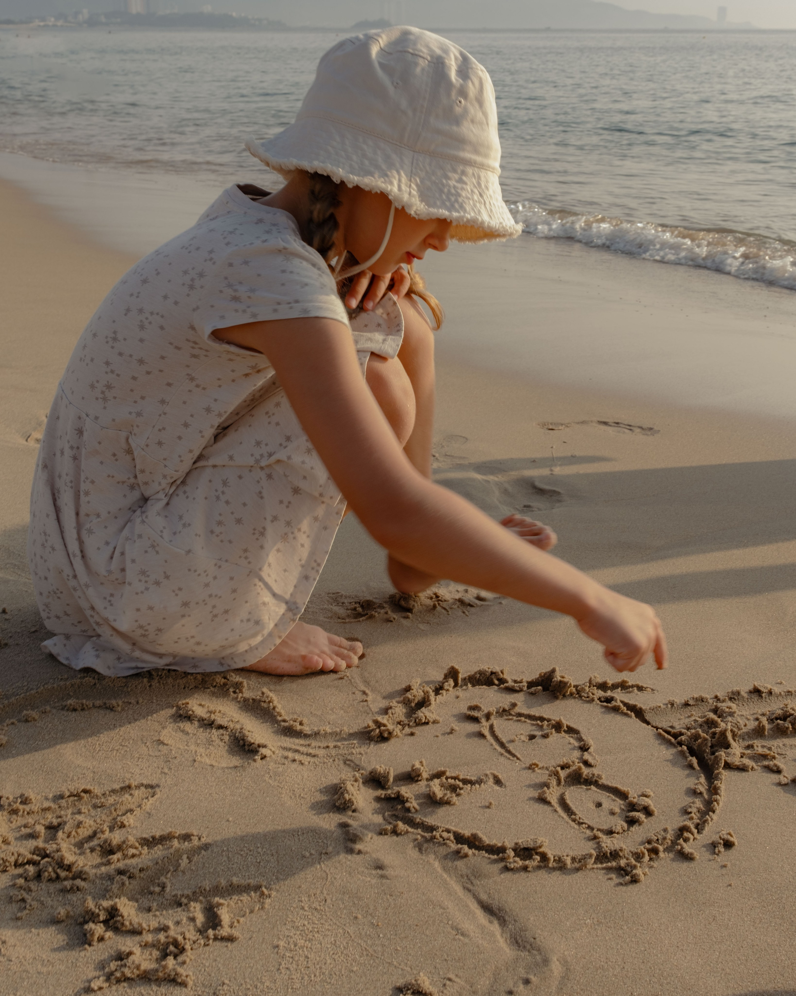 Mother and daughters. Portrait photographer Nha Trang | Julia Meshanina