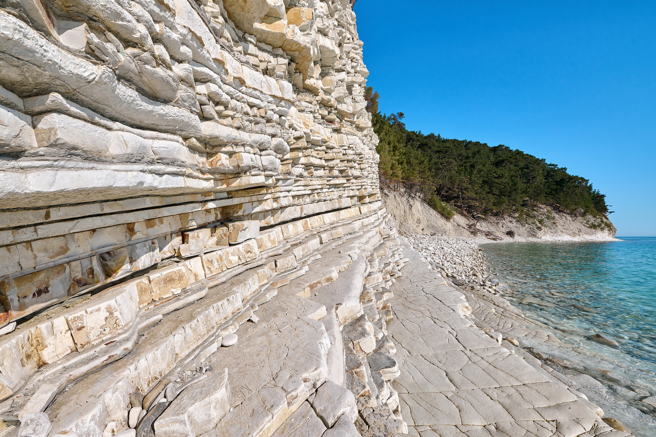 Геленджикский район, Краснодарский край, Кавказ, Черное море, скалы, горы, сосны, пляж, Голубая бездна