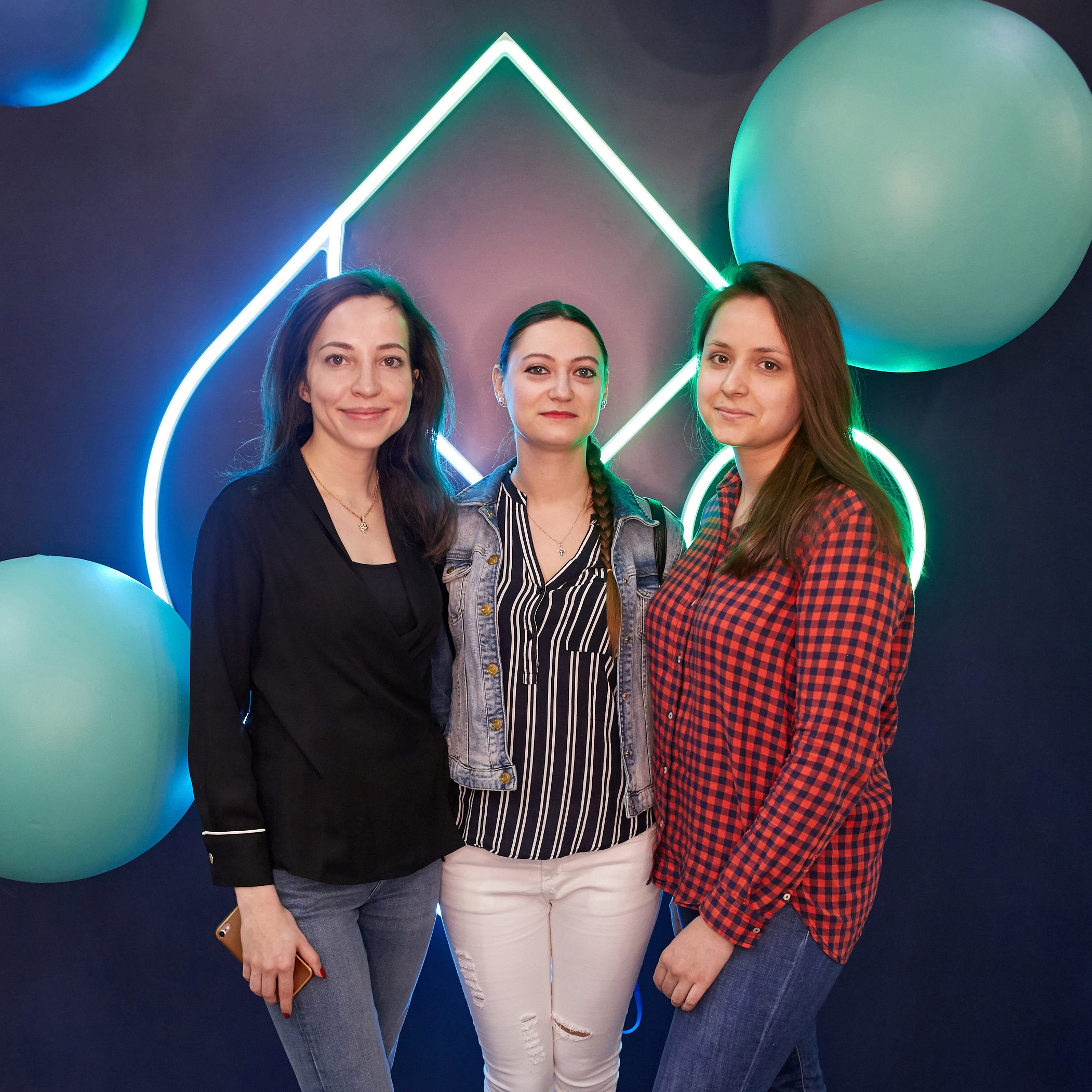 ФотоМагниты. Репортаж, деловой портрет, мобильная фотостудия с моментальной печатью