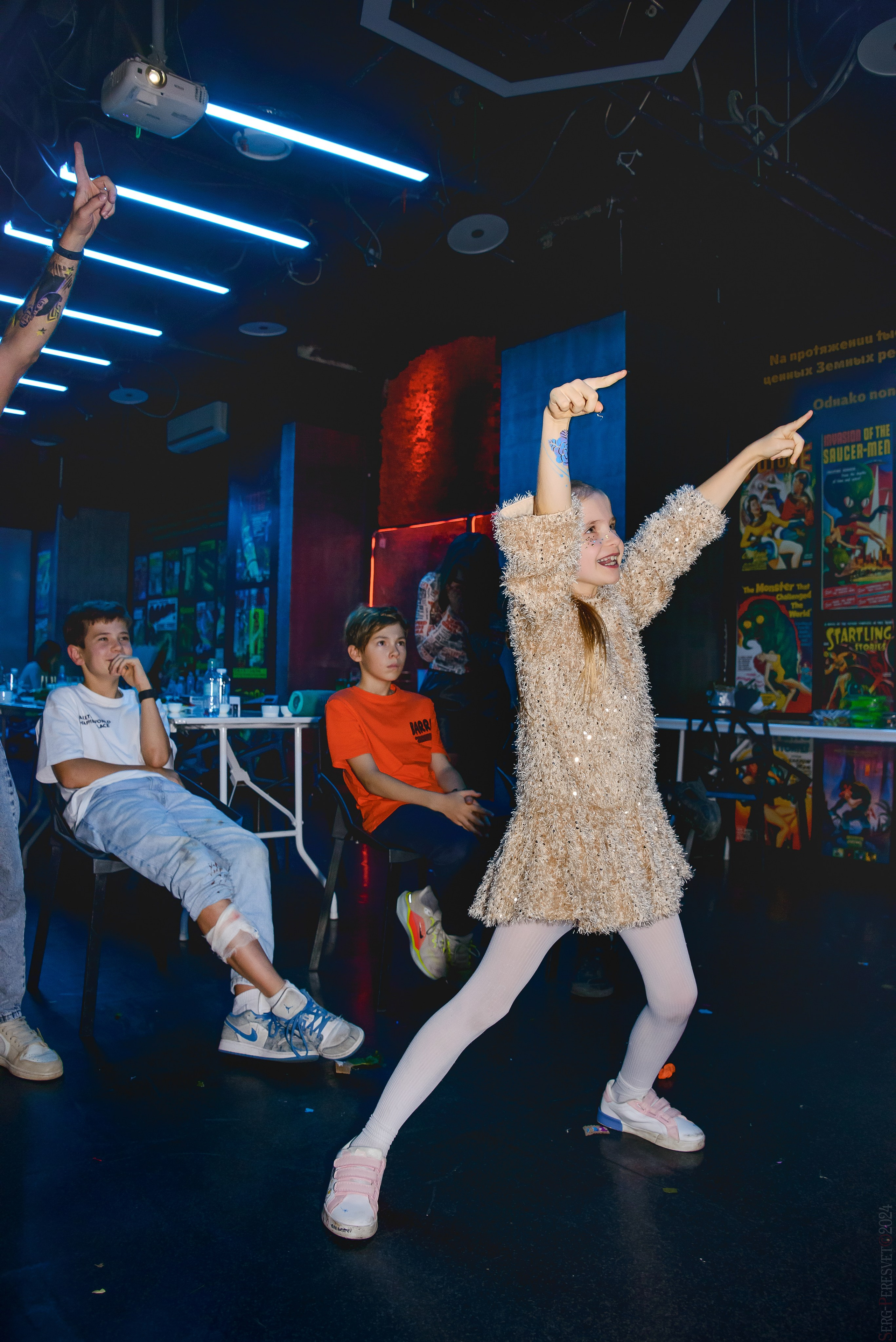 День рождения — шоу 2024-25: мафия, сахарная вата, бумажная дискотека, пиньята, зеркальный лабиринт. Ваш фотограф на праздник в Москве, Раменском, Жуковском, Люберцах