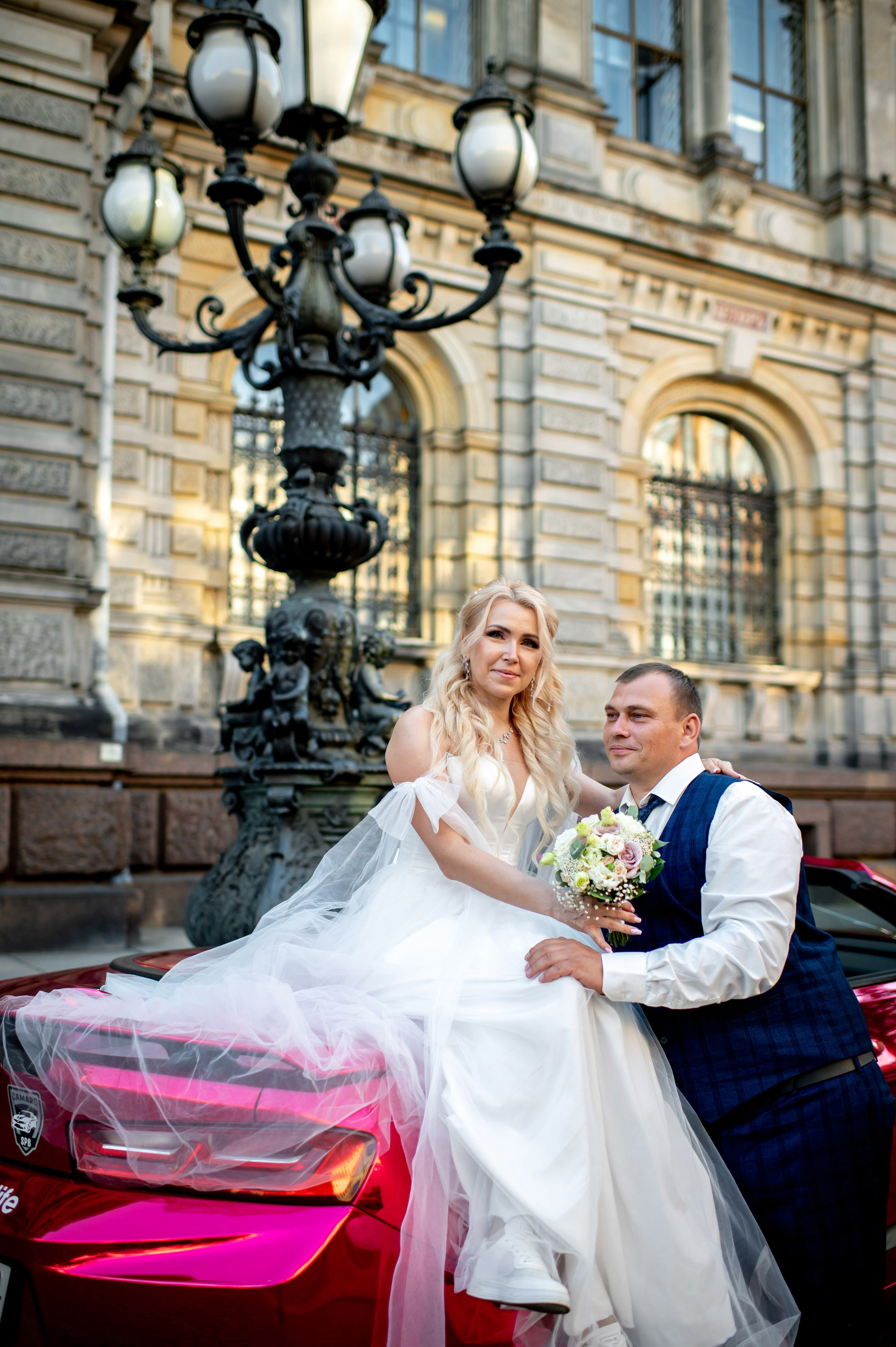 Евгения (фотосессия с малиновым chevrolet camaro, в сирени в Пушкине в Екатерининском парке). Портретный, семейный и свадебный фотограф в Санкт-Петербурге и в Пушкине Ширяев Денис