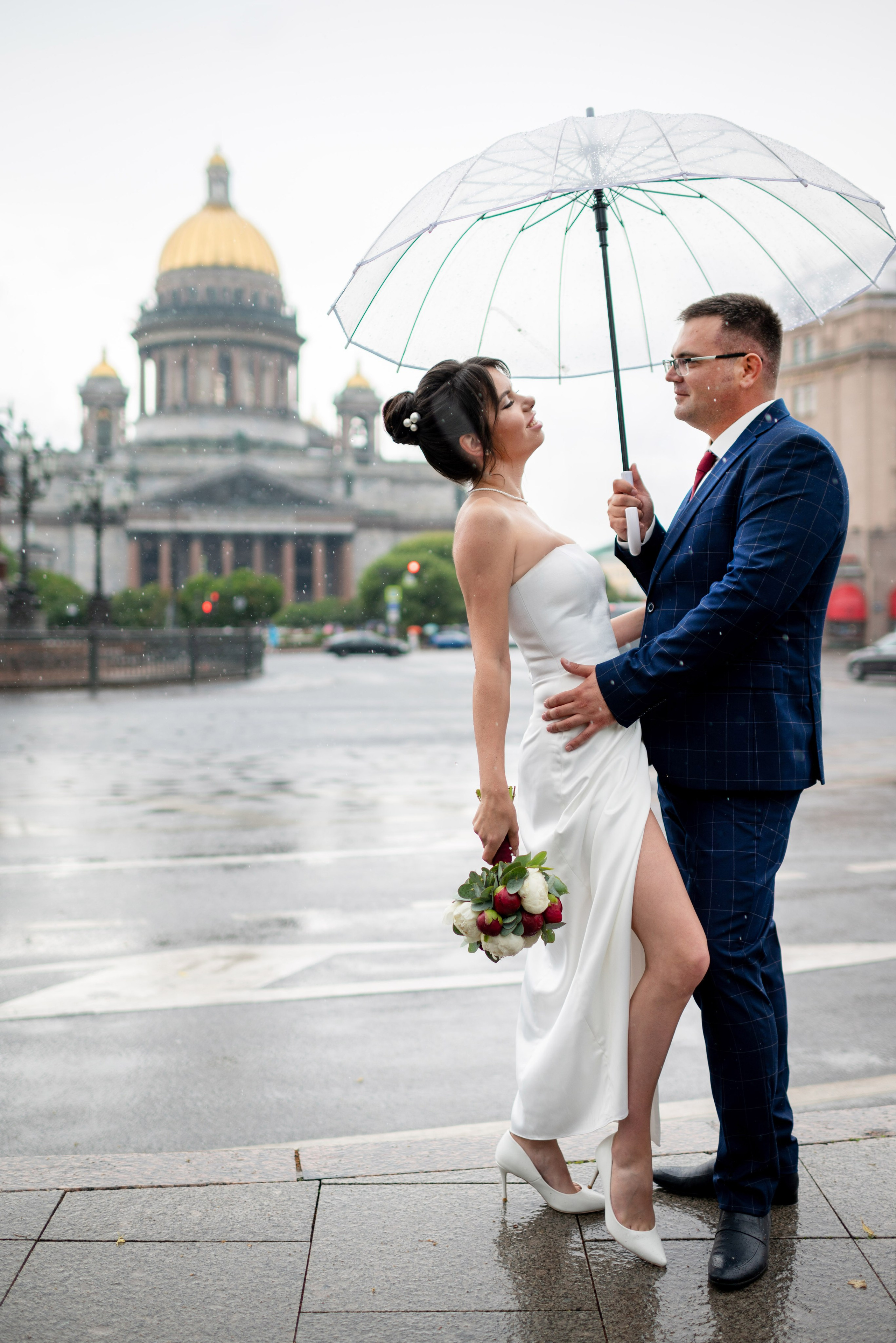 Евгений и Александра (фотосессия под дождём на Исаакиевской площади, свадебная прогулка на Финском заливе). Портретный, семейный и свадебный фотограф в Санкт-Петербурге и в Пушкине Ширяев Денис