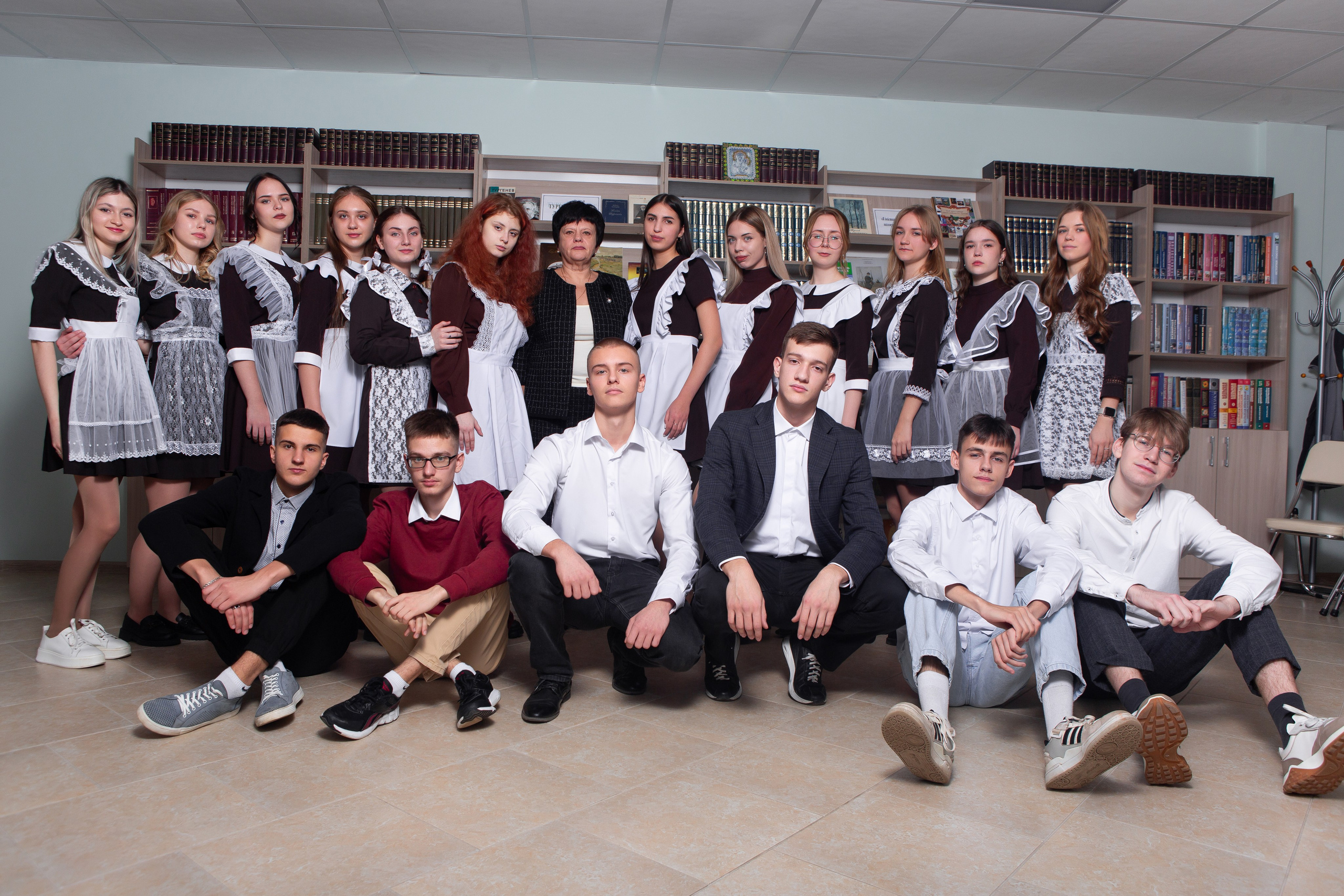 ФОТОСЕССИЯ В БИБЛИОТЕКЕ ДЛЯ 11 КЛАССОВ -1. ТВОЙ АЛЬБОМ / ТВОИ ПРАВИЛА