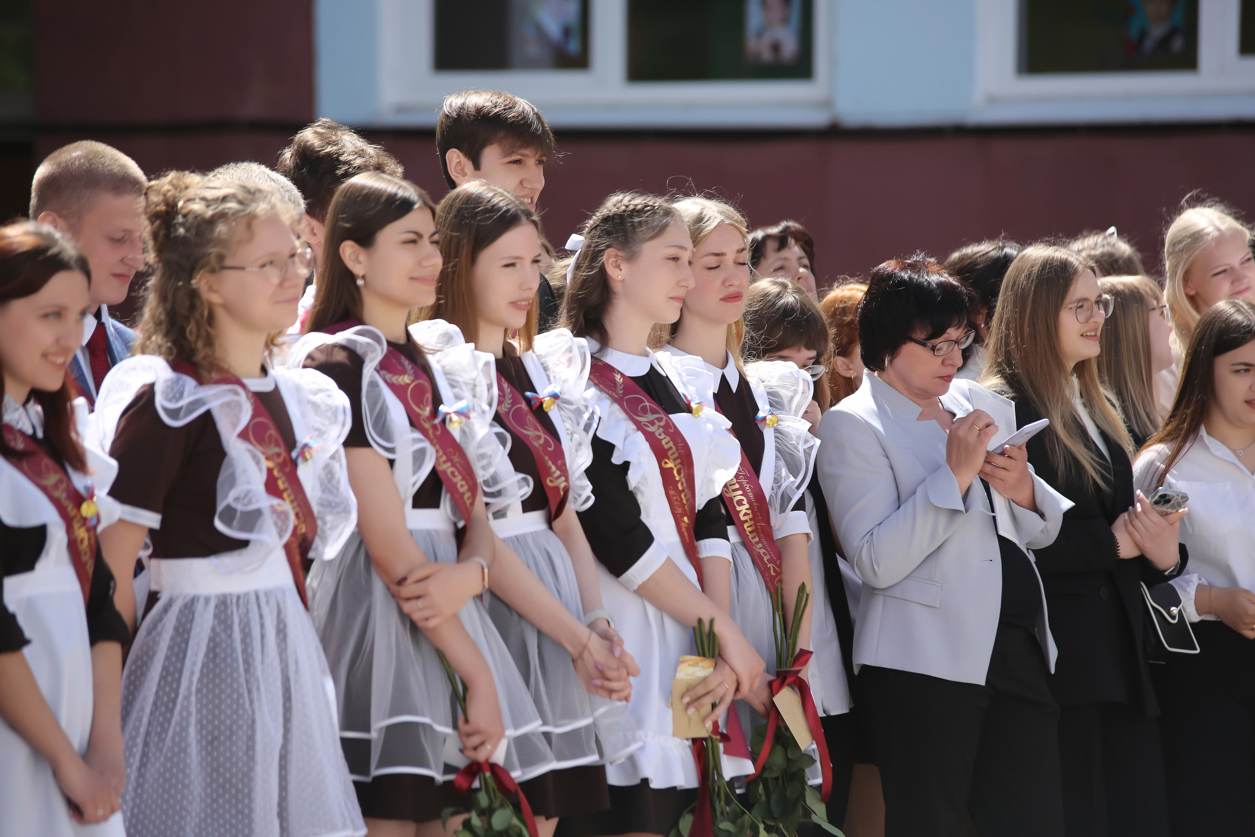 ЛИНЕЙКА «ПОСЛЕДНИЙ ЗВОНОК» 9 ШКОЛА 2024 г МЦЕНСК. ТВОЙ АЛЬБОМ / ТВОИ ПРАВИЛА