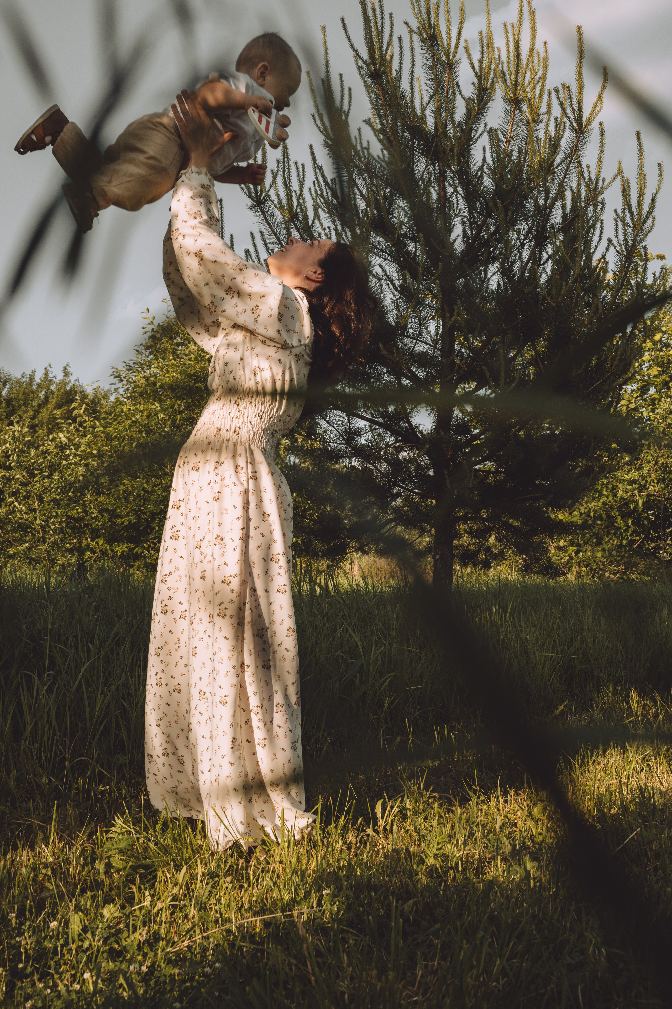 МАТЕРИНСТВО — ЭТО ПУТЬ, ГДЕ МАЛЕНЬКИЕ ЛАДОШКИ ВЕДУТ К БОЛЬШИМ ОТКРЫТИЯМ. Семейный и детский фотограф Анна Бренч