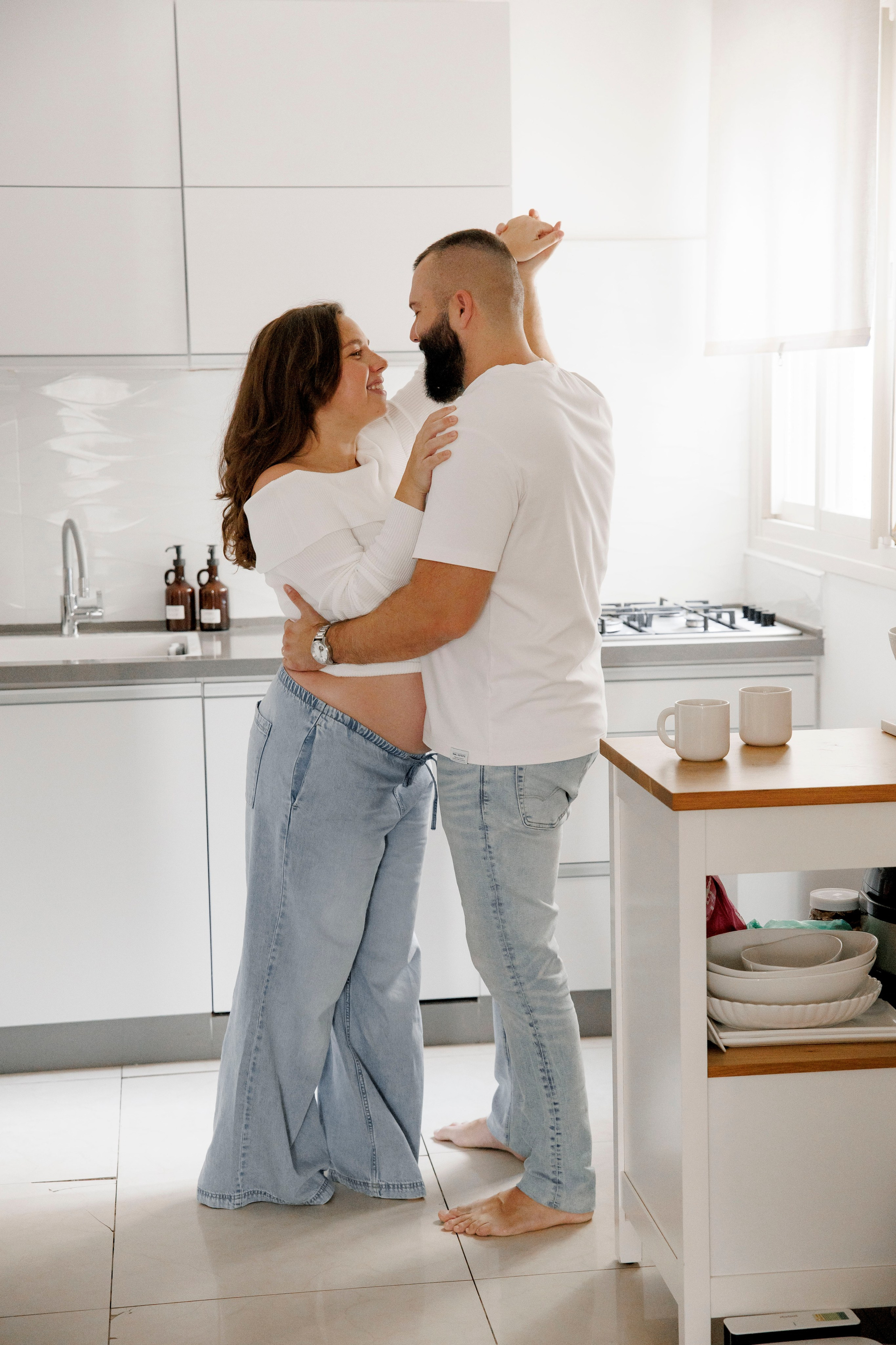 Pregnancy & Family photoshoot at home. Wedding and family photographer