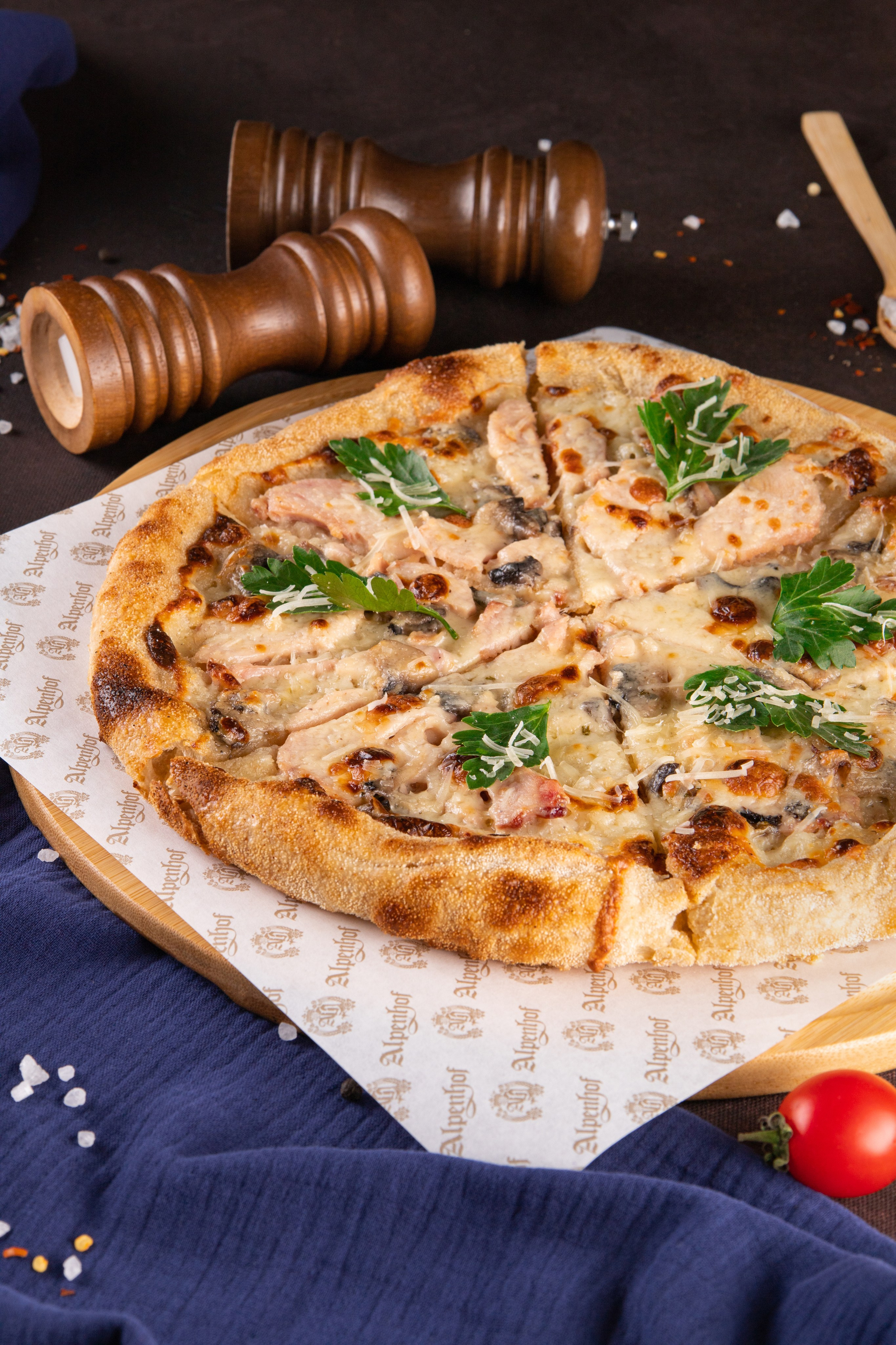 Фотографии пиццы в Астане. Рекламный фуд фотограф и видеограф в Астане Алина Лысенко