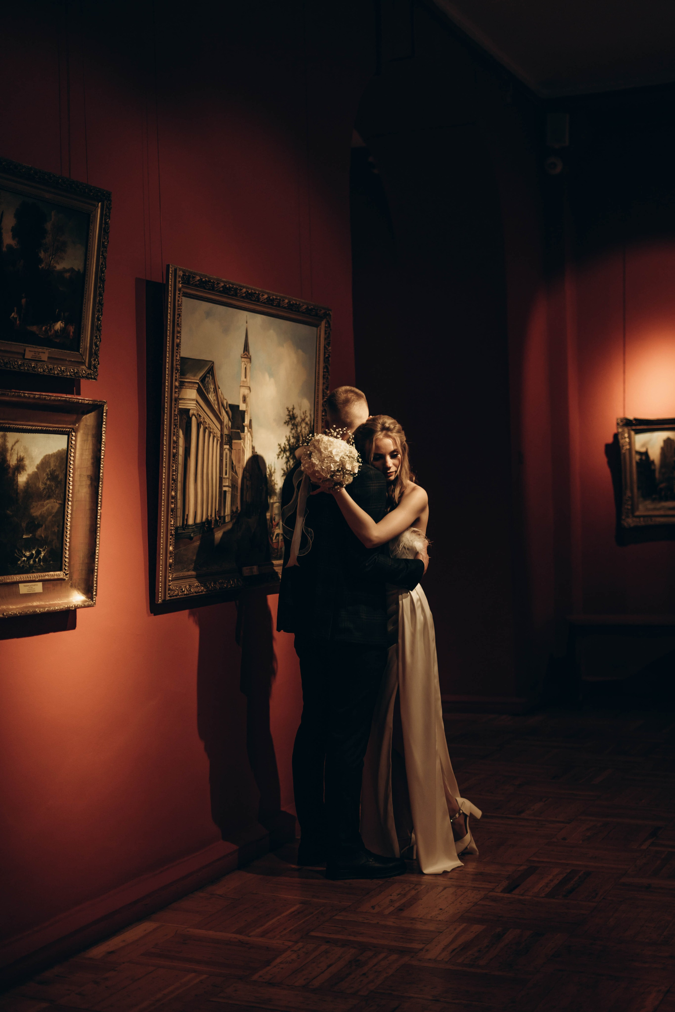 Ксюша и Леша: свадебная съемка в Художественном музее. Фотограф в Иркутске