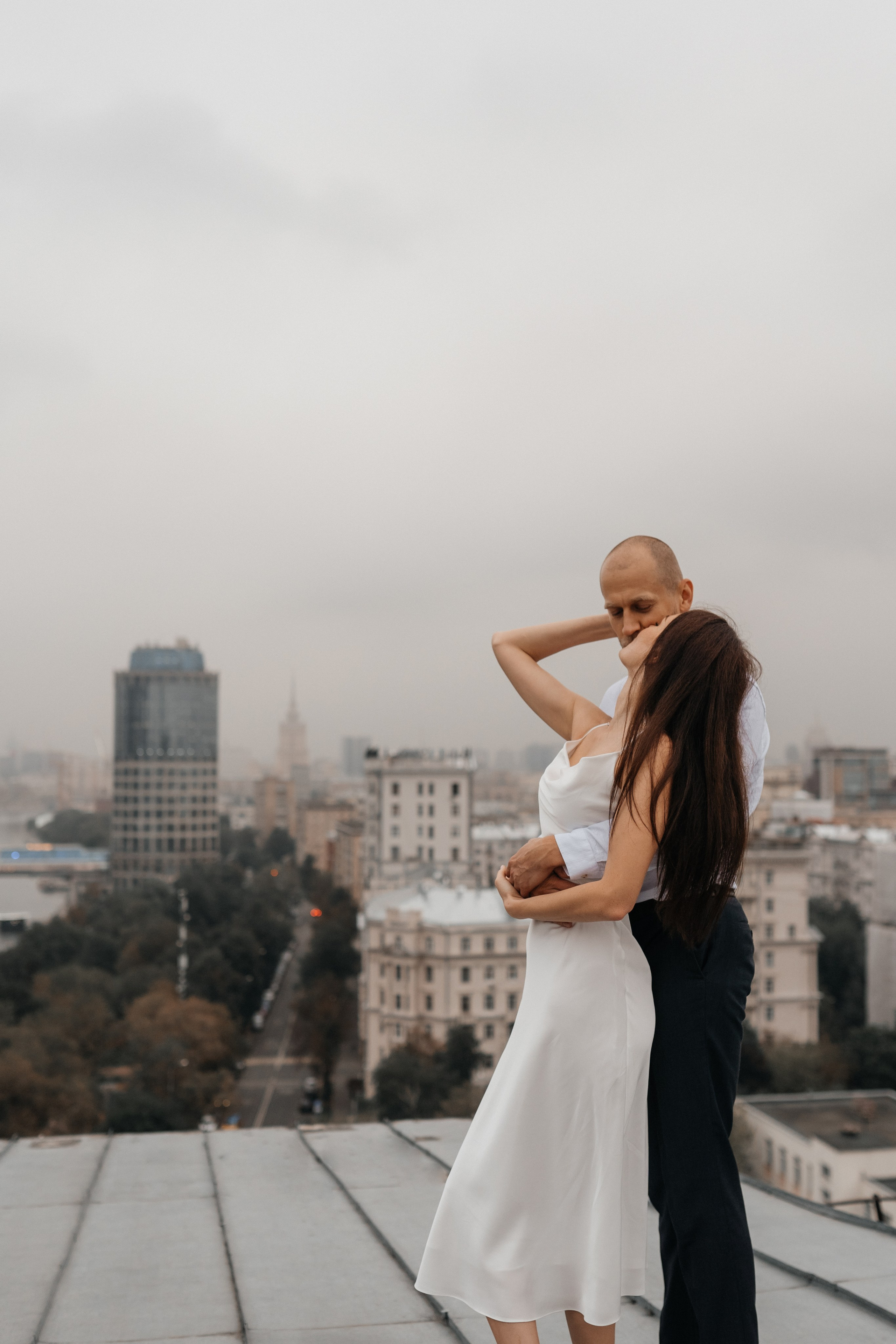 Свадебная прогулка «На крыше». Семейный и свадебный фотограф в Москве Виктория Махова