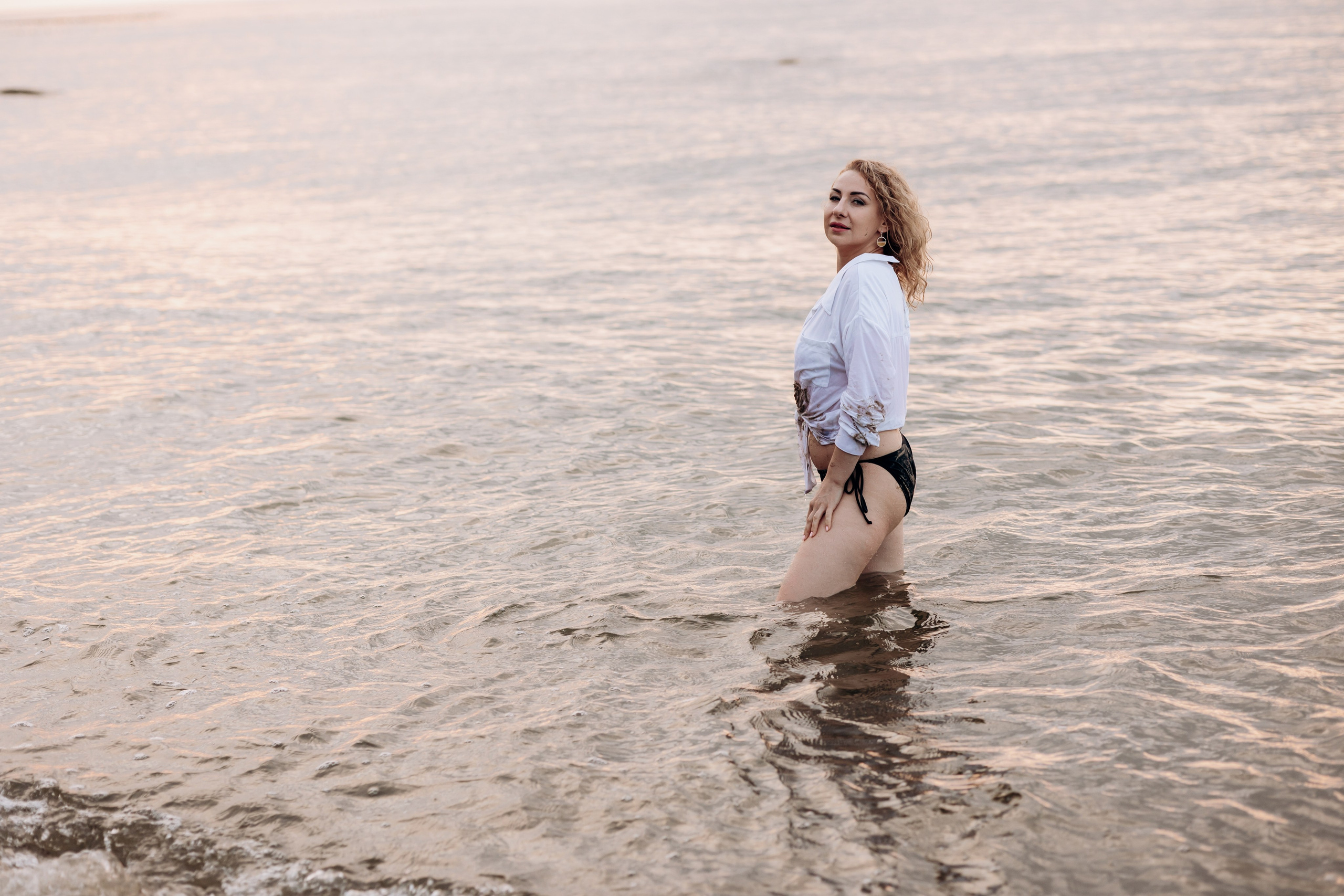 Подруги Отрадное море лето закат. Фотограф в Калининграде свадебная фотография, репортажная, фотосессии