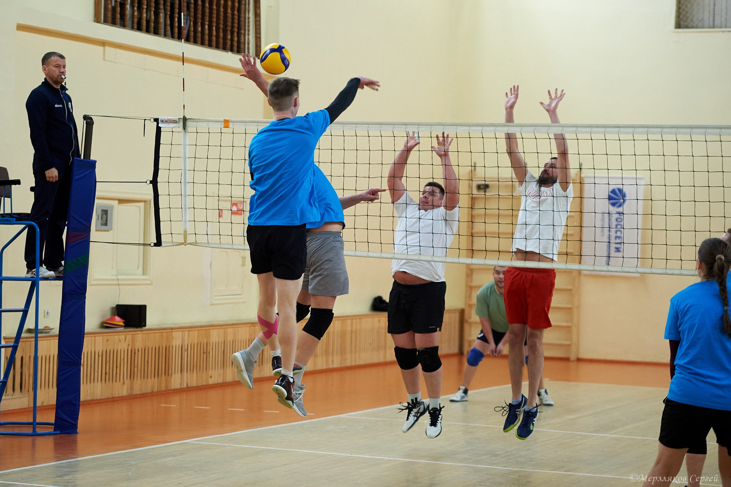 Новогодний турнир по волейболу. Ижевск. 15.12.2023. Спортивный репортажный фотограф в Ижевске Сергей Мерзляков