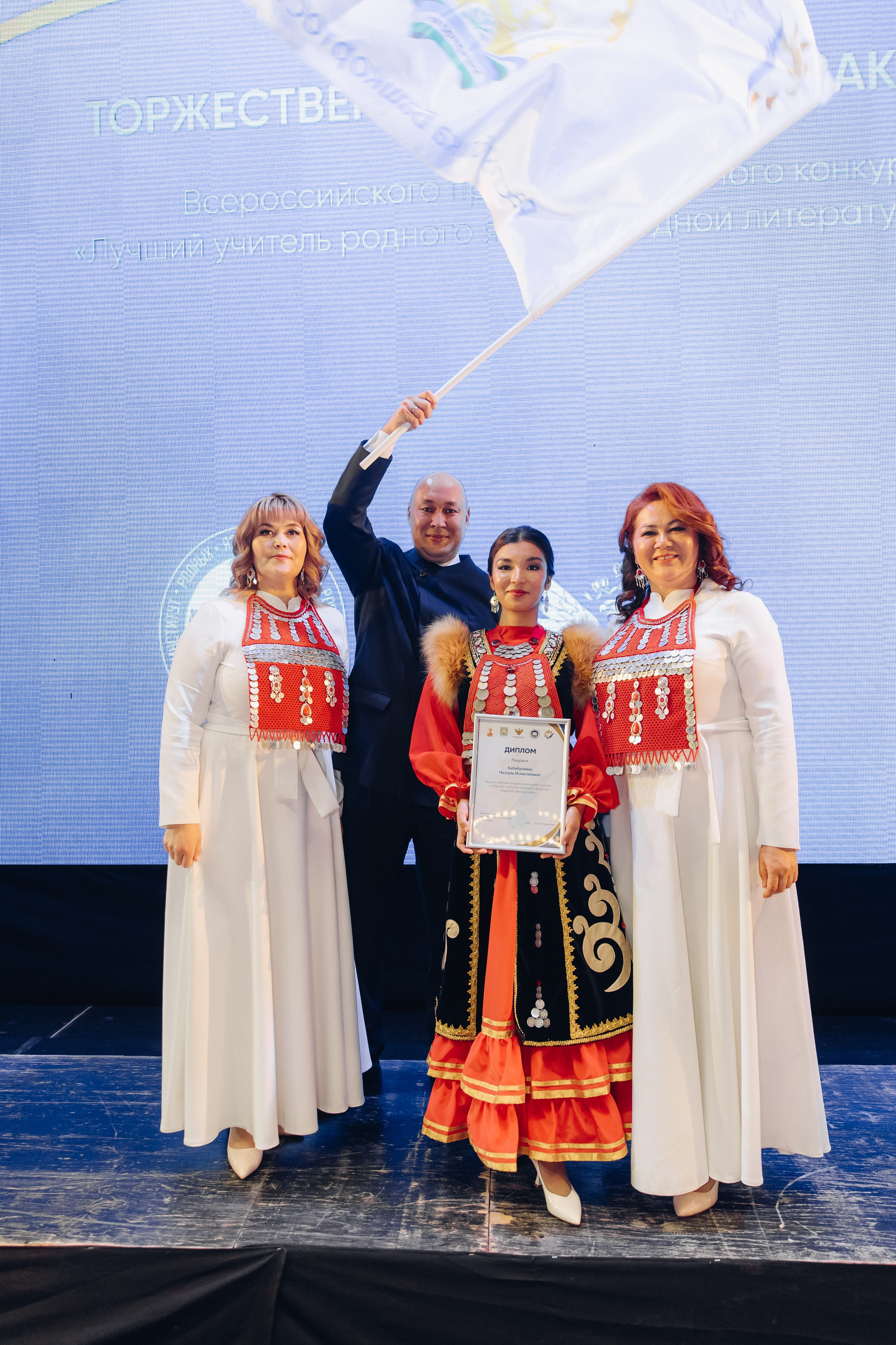 Лучший учитель родного языка и литературы 2025. Свадебный и семейный фотограф в Улан-Удэ