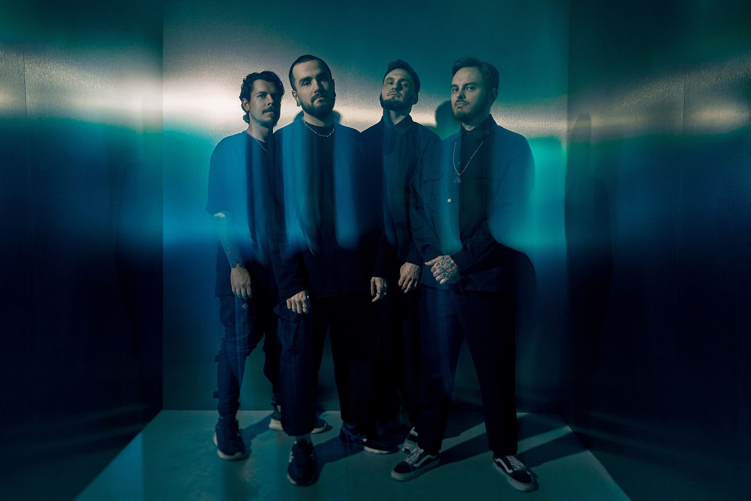 рок-группа из Петербурга Сегменты в металлическом кубе