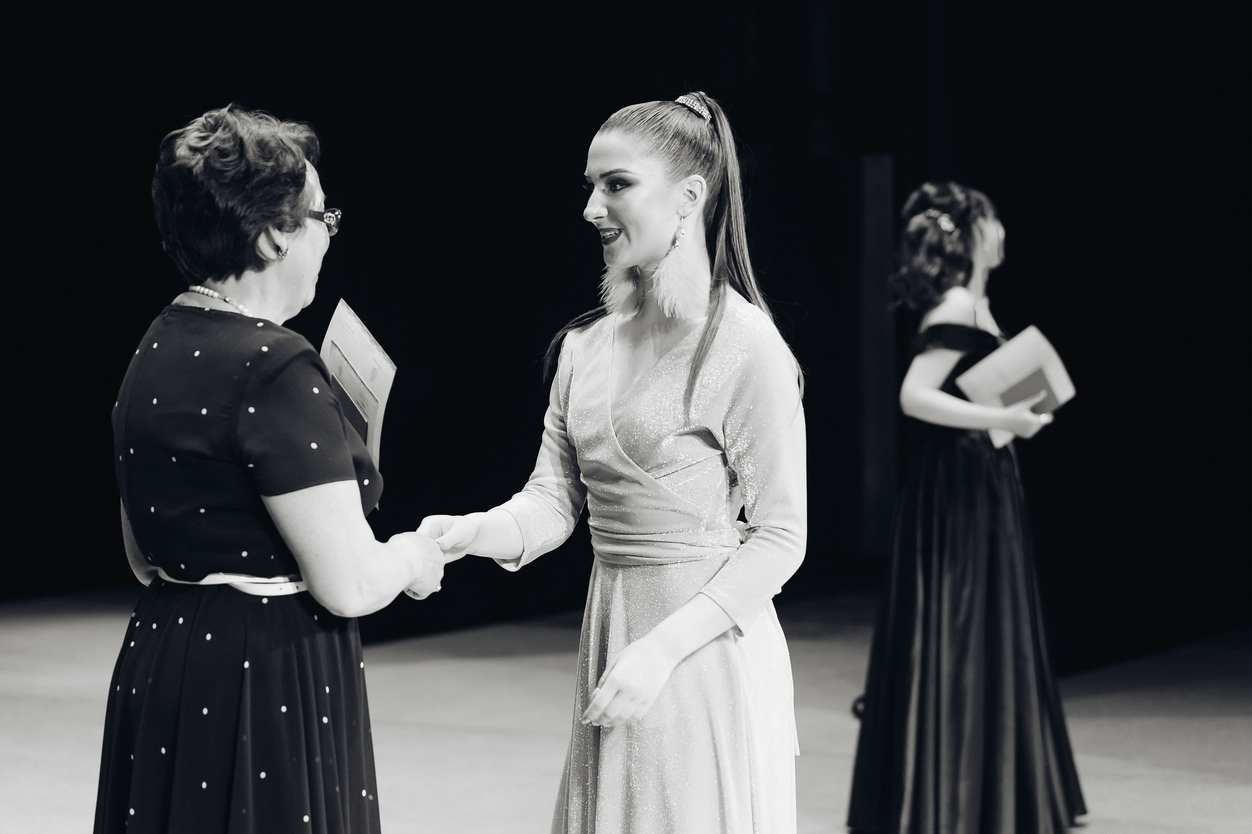 Вручение аттестатов 14 Гимназия. Свадебный и семейный фотограф в Улан-Удэ