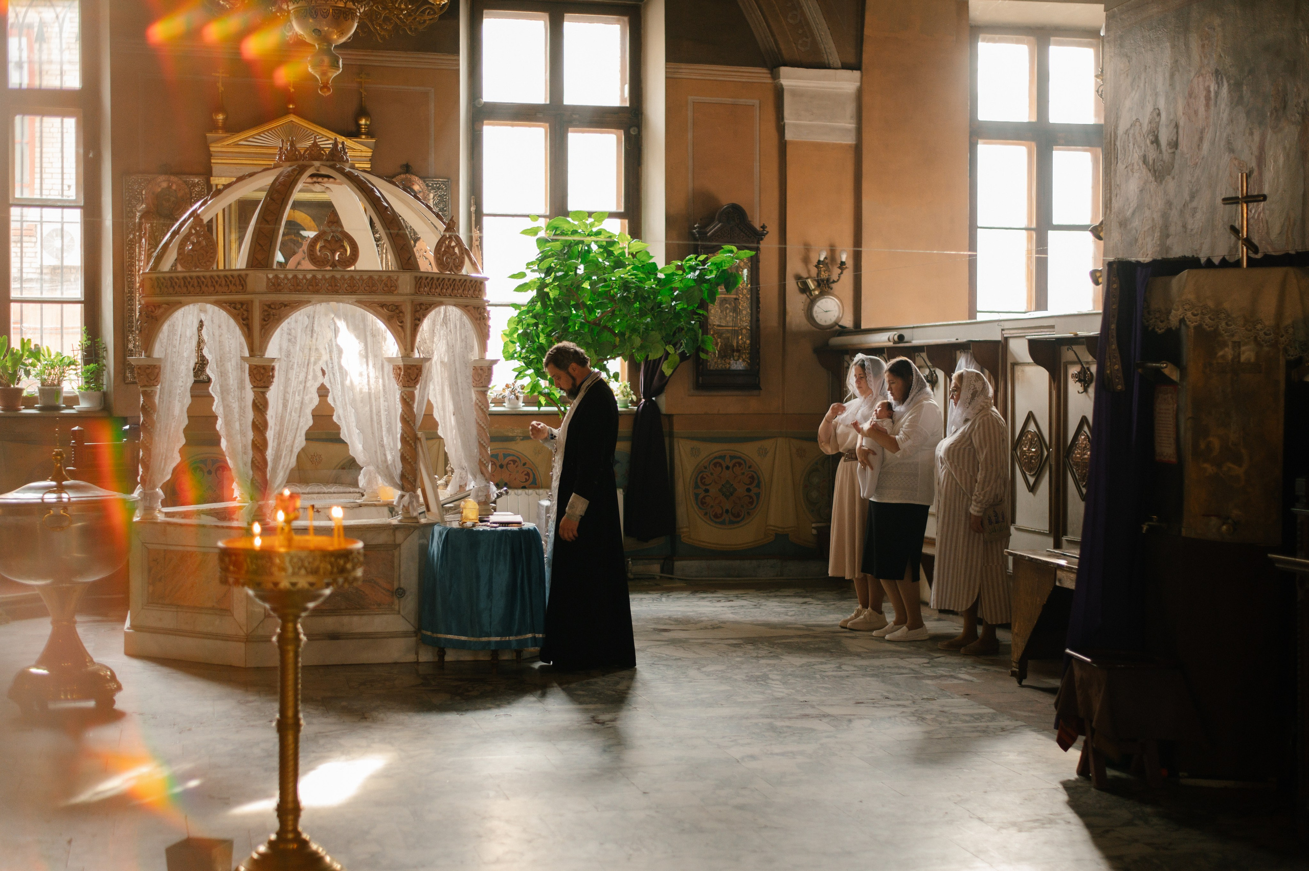 Фотограф на крещение. Фотосессия таинства крещения. Храм Воскресения Словущего в Даниловской Слободе. Семейный и свадебный фотограф в Москве Татьяна Николаева