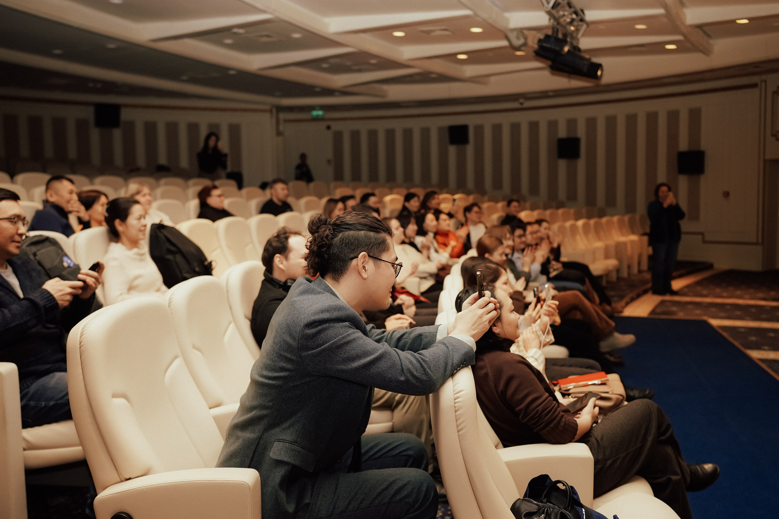 Казахстанские страницы (презентация книг). Крис Богомазова