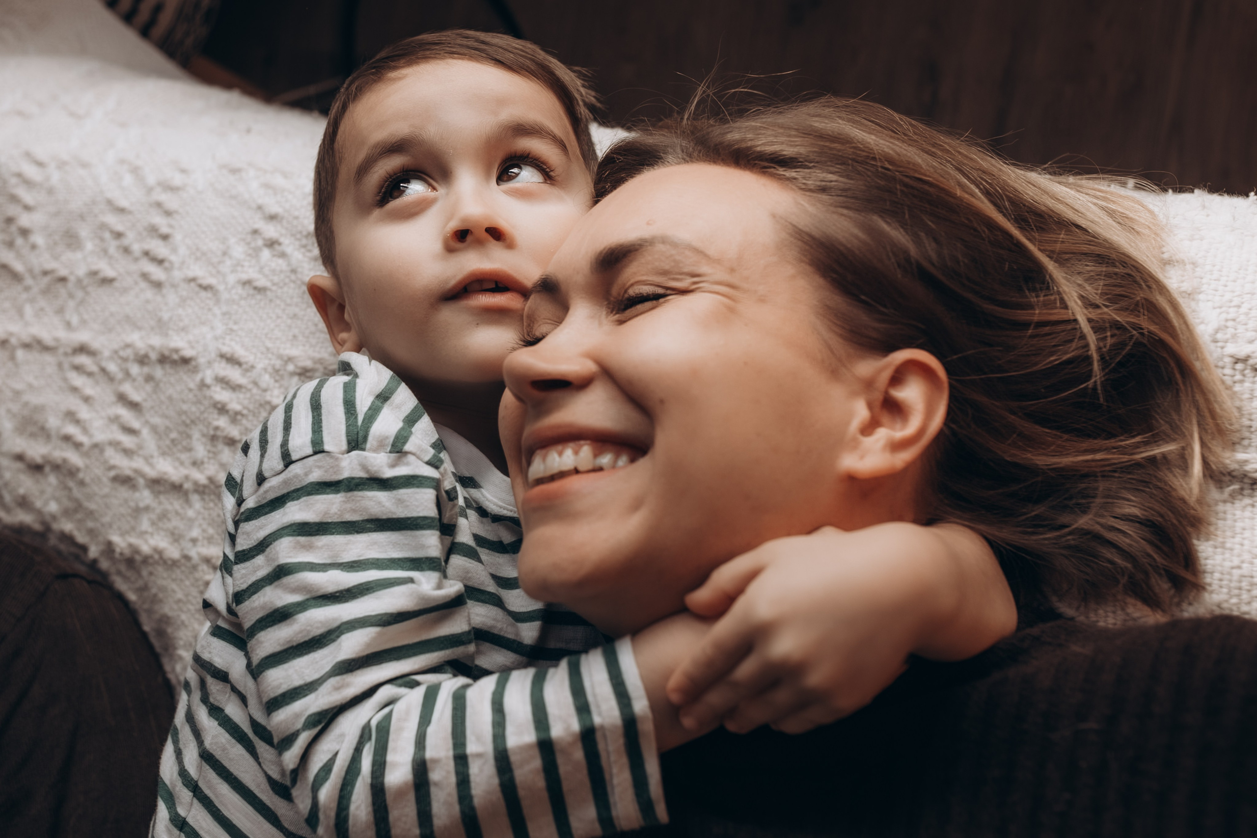 Séance famille à domicile. Photographe des familles et enfants à Nantes et alentours