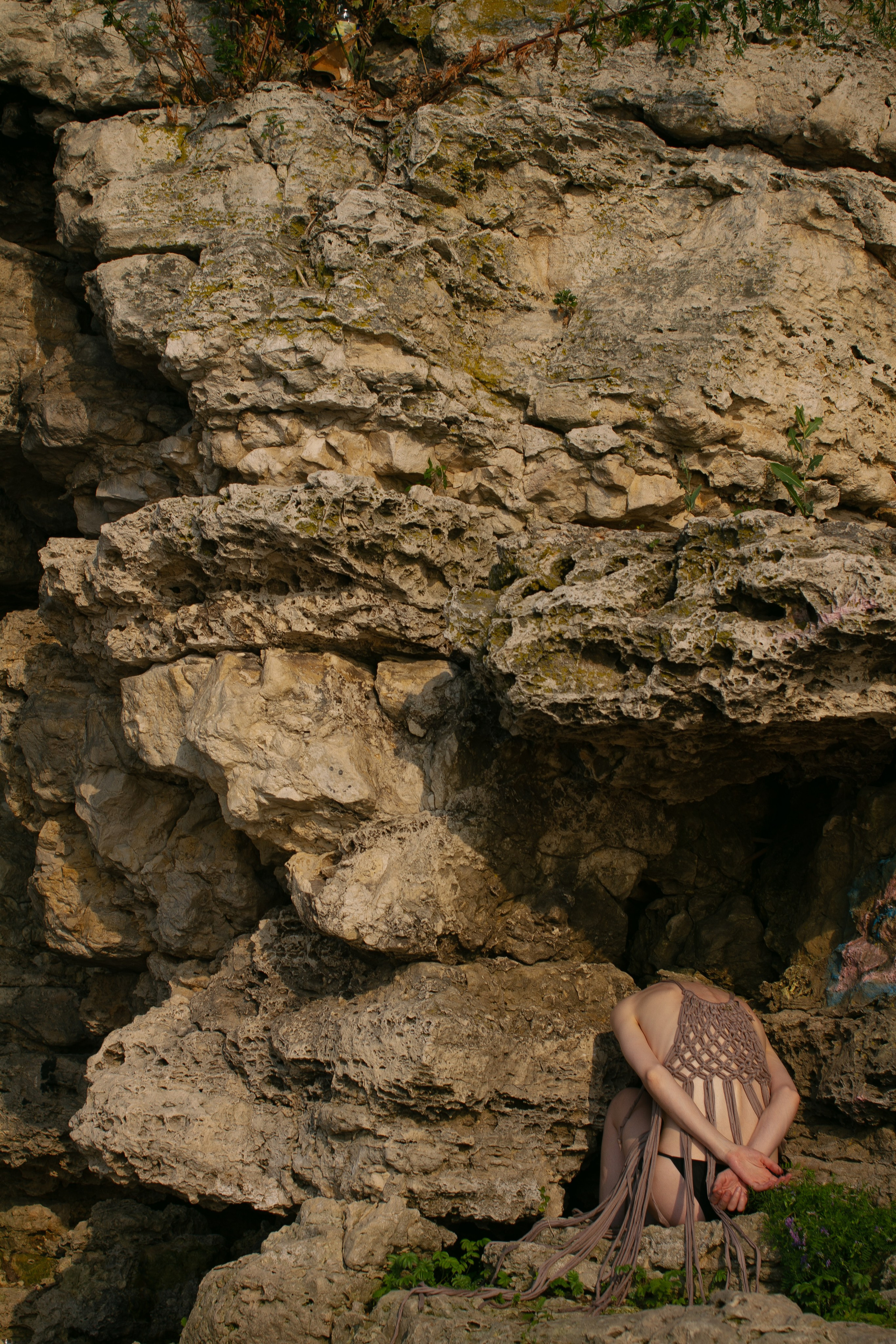 Тина и камни