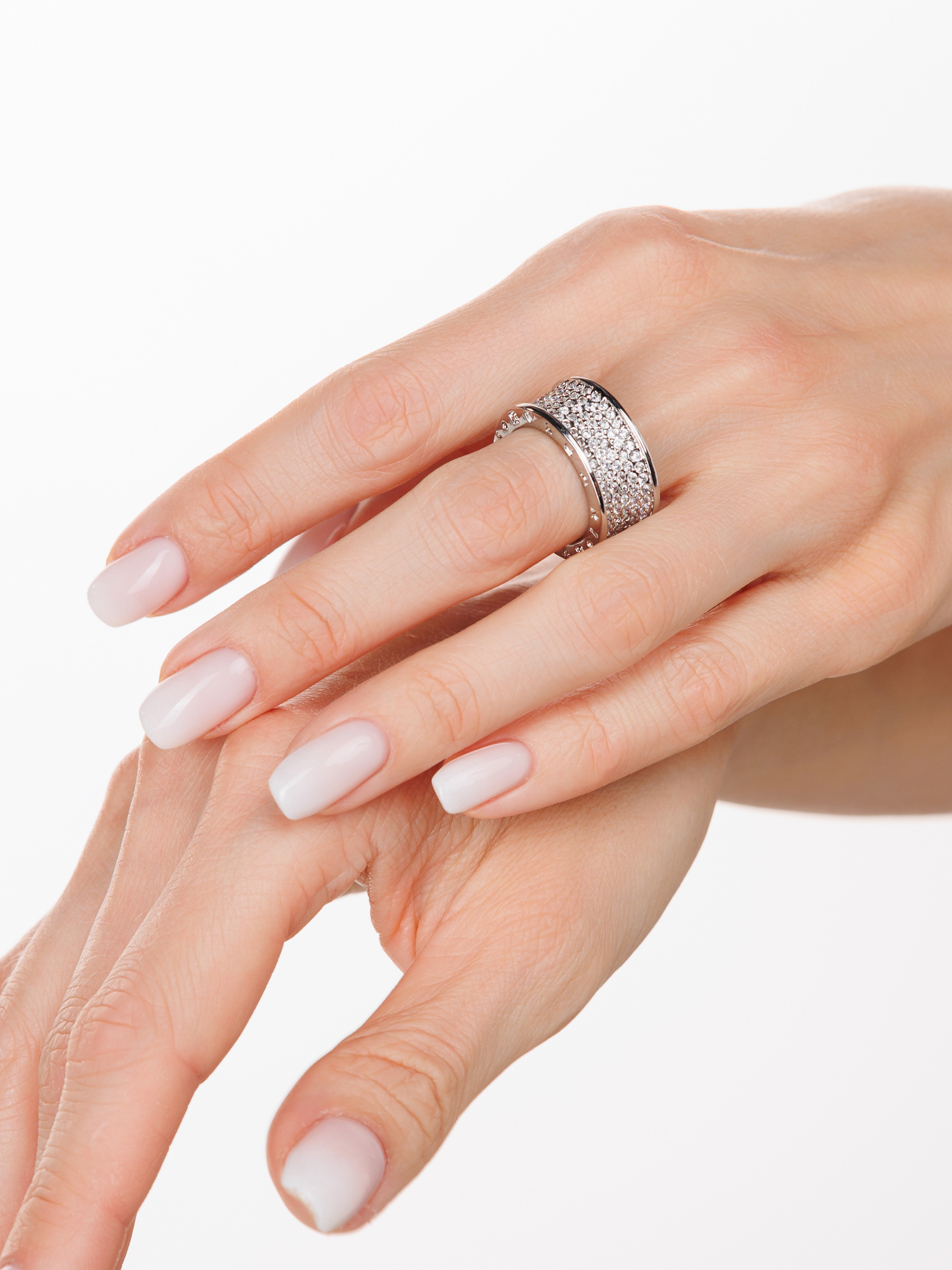 Съёмка бижутерии для маркетплейсов. Коммерческий фотограф Андрей Тремасов