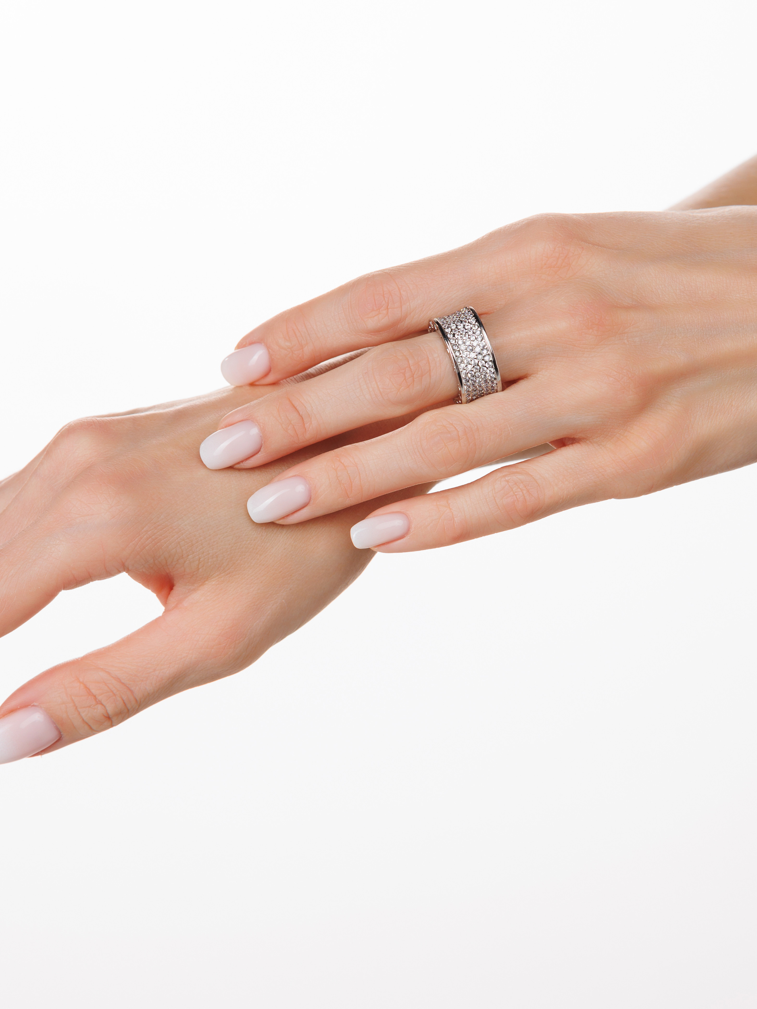 Съёмка бижутерии для маркетплейсов. Коммерческий фотограф Андрей Тремасов