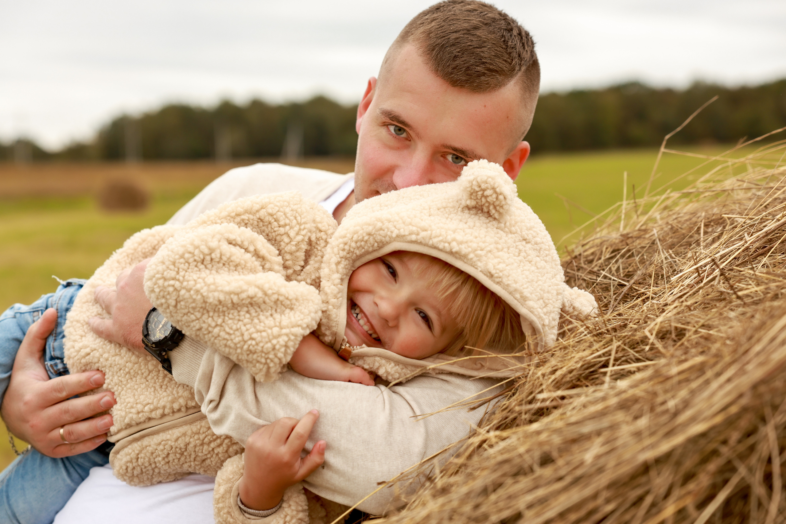 Стога и водоем. Дарья Бухреева — фотограф, видеограф и фототерапевт. Москва и мир