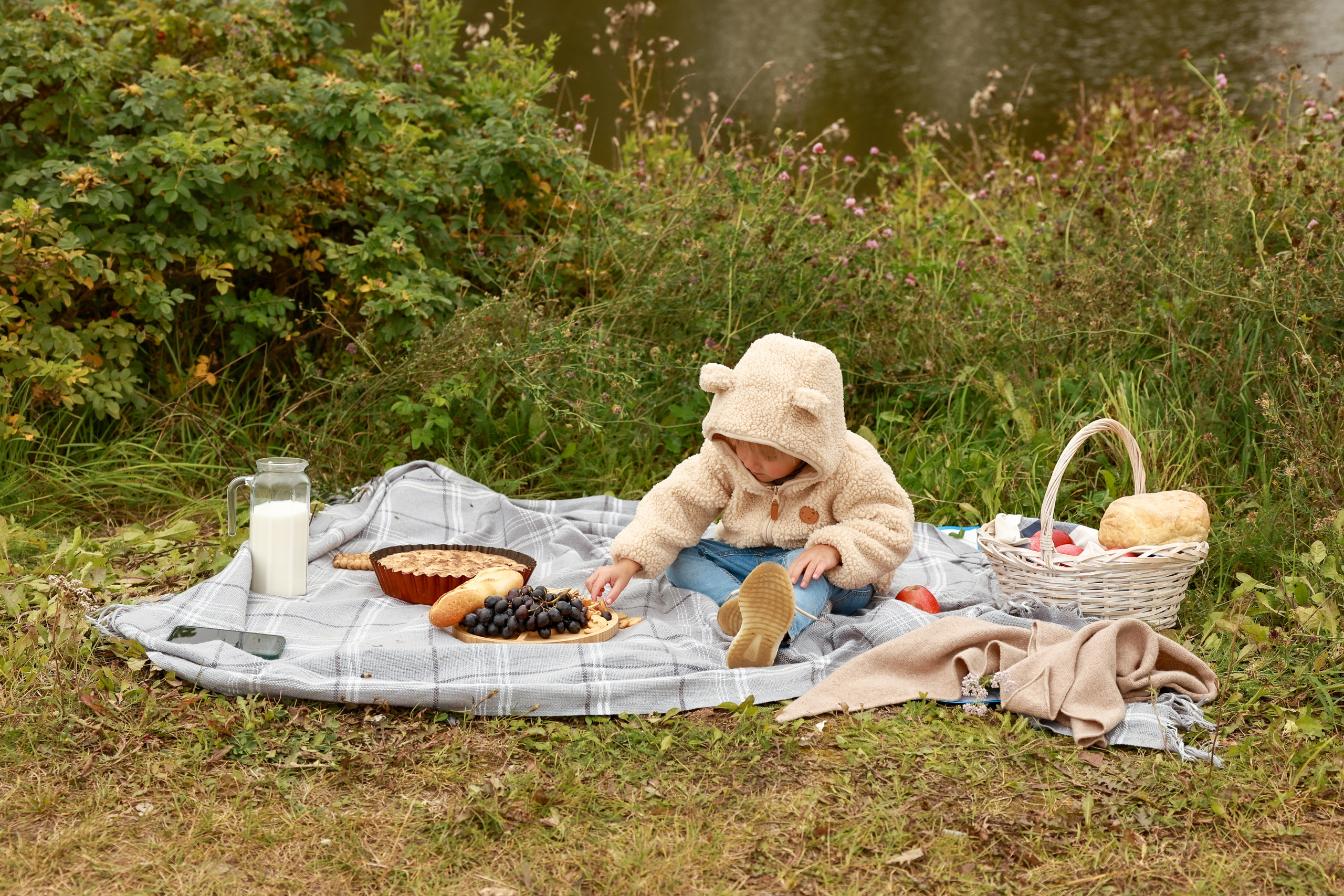 Стога и водоем. Дарья Бухреева — фотограф, видеограф и фототерапевт. Москва и мир