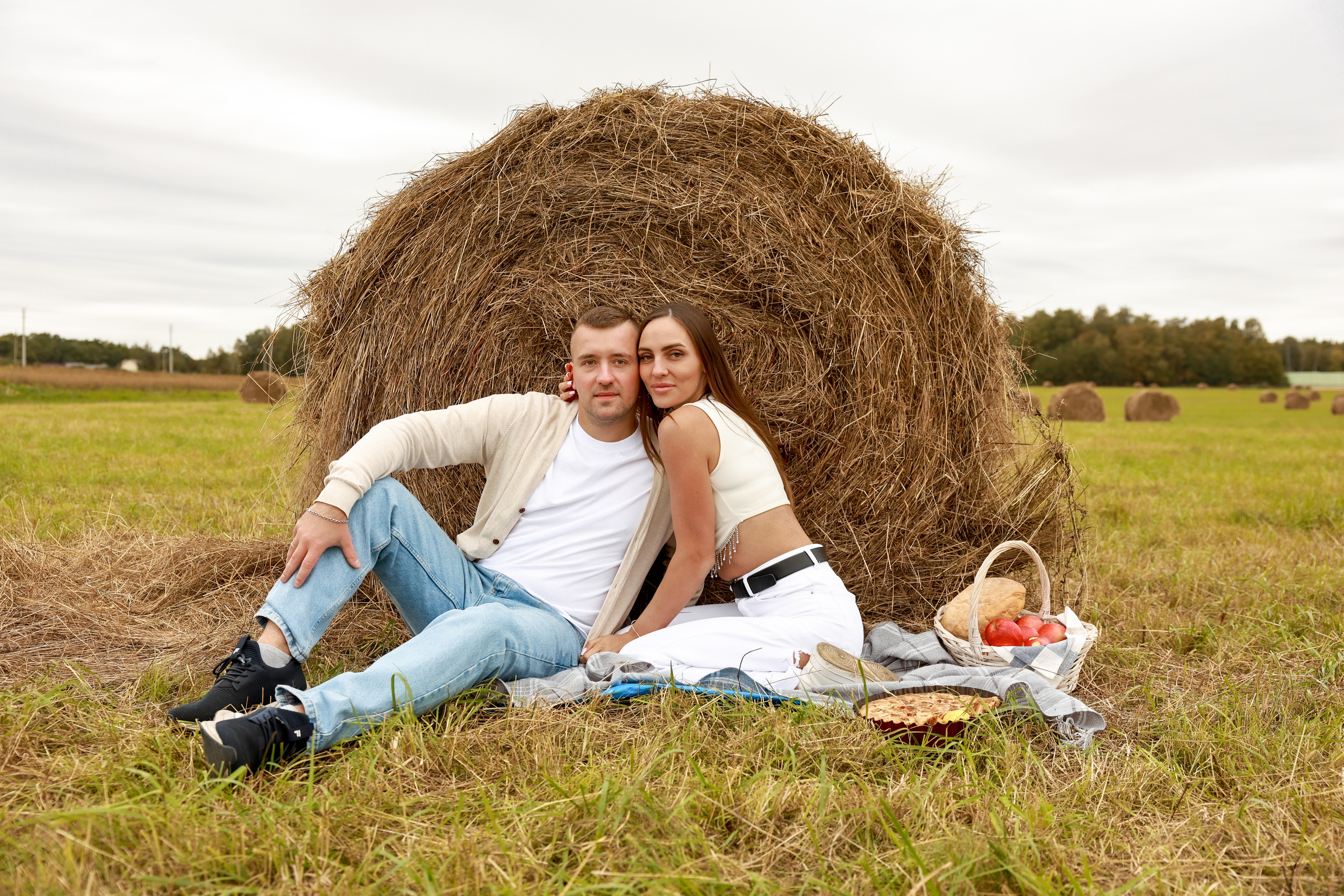 Стога и водоем. Дарья Бухреева — фотограф, видеограф и фототерапевт. Москва и мир