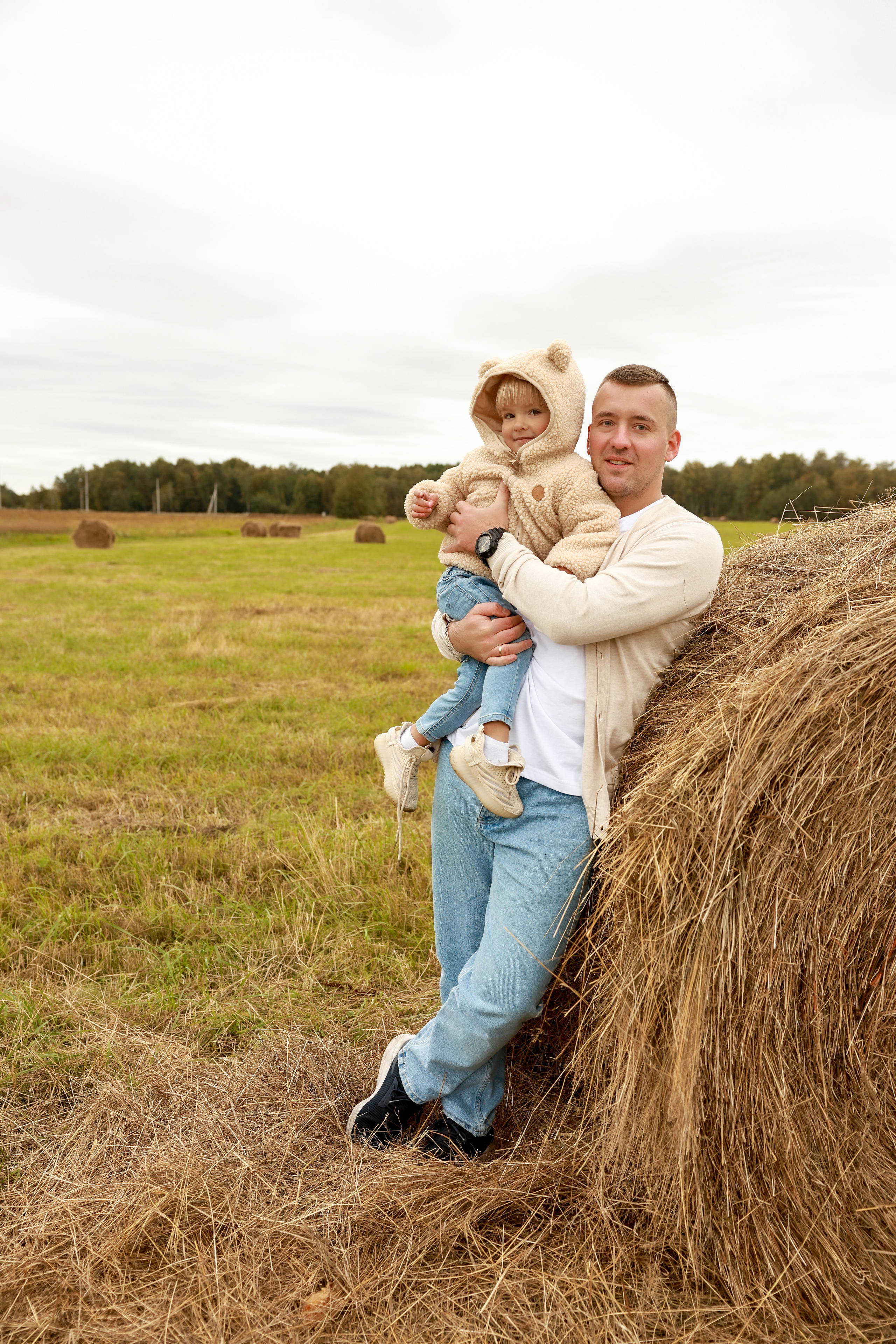 Стога и водоем. Дарья Бухреева — фотограф, видеограф и фототерапевт. Москва и мир