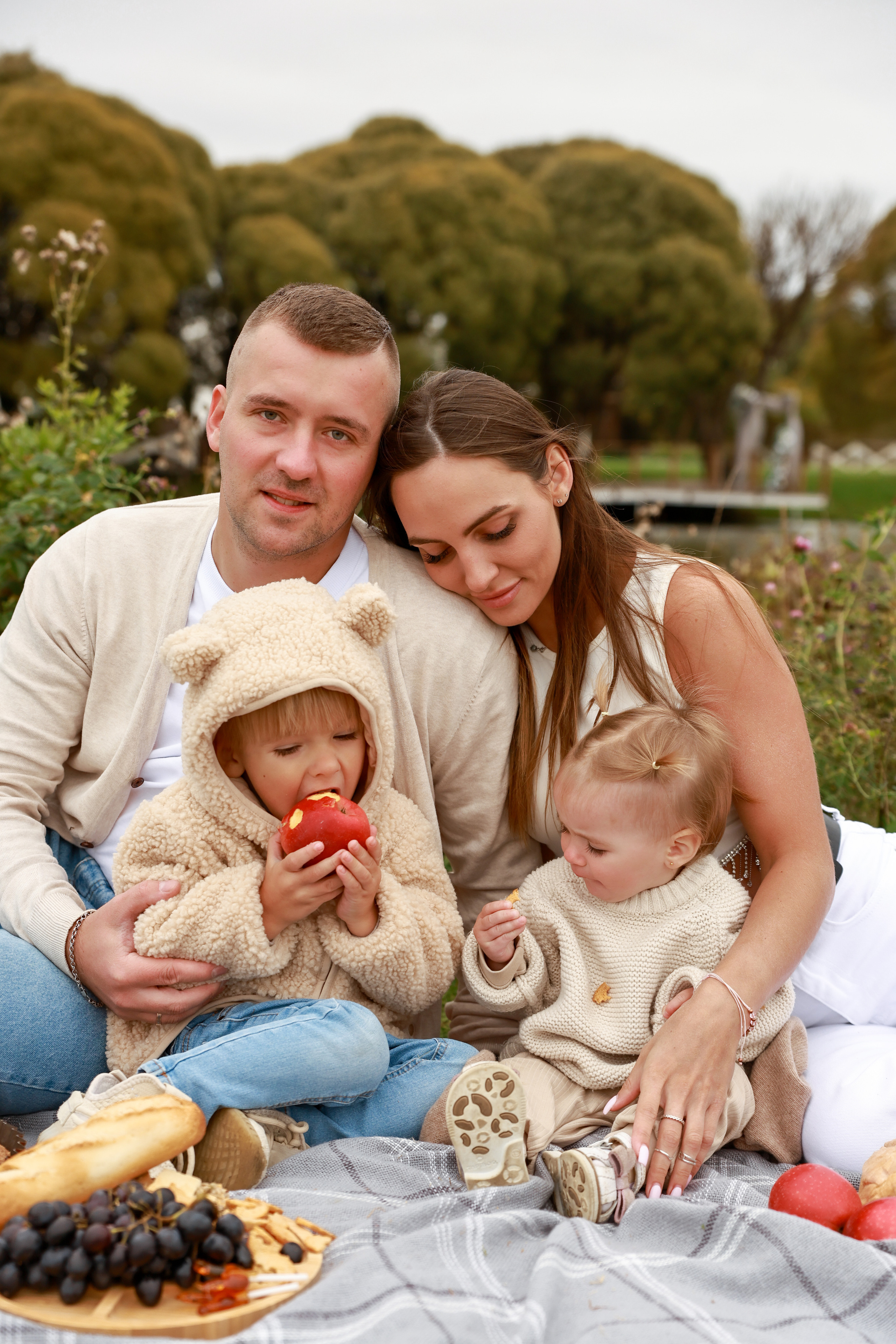 Стога и водоем. Дарья Бухреева — фотограф, видеограф и фототерапевт. Москва и мир