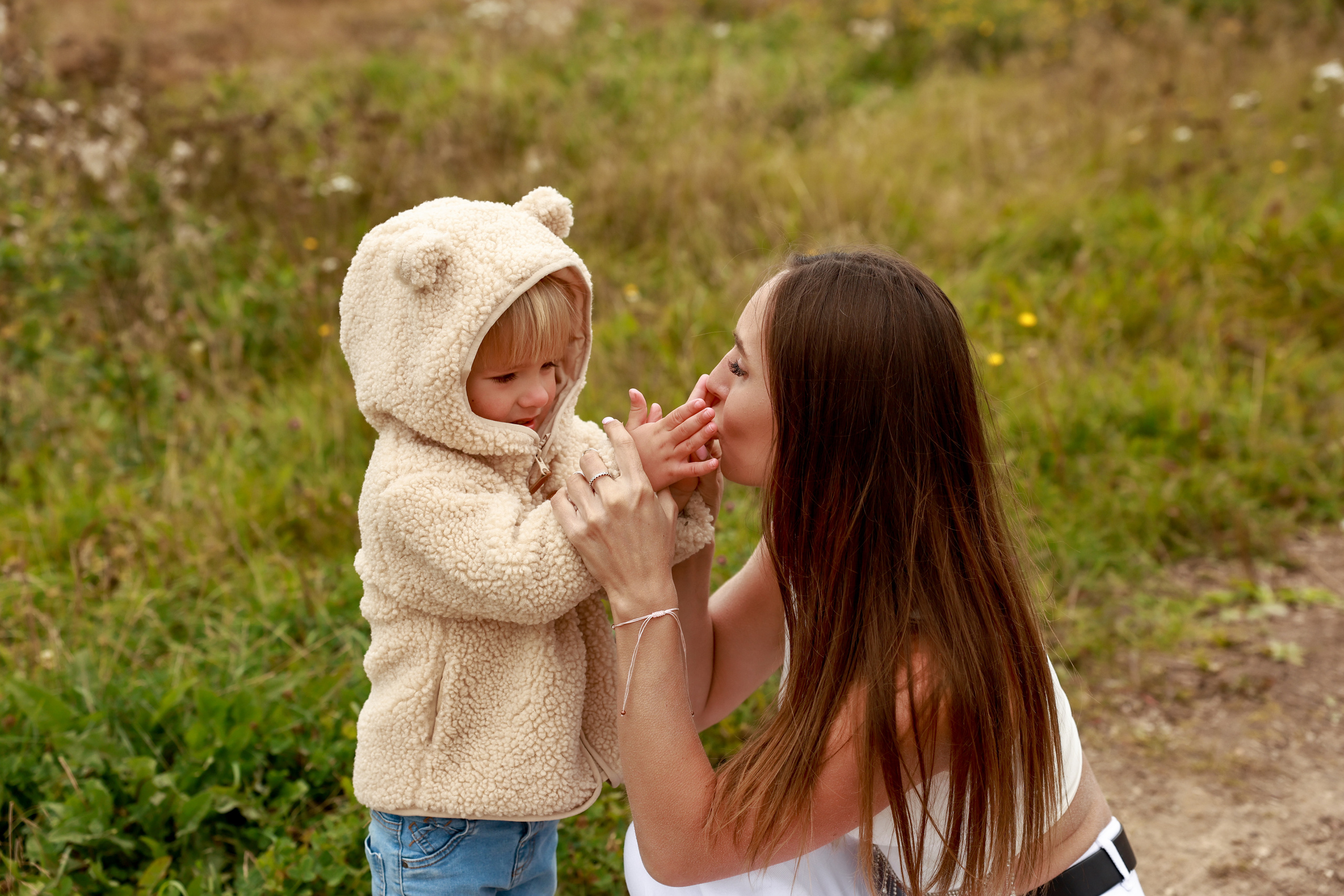 Стога и водоем. Дарья Бухреева — фотограф, видеограф и фототерапевт. Москва и мир