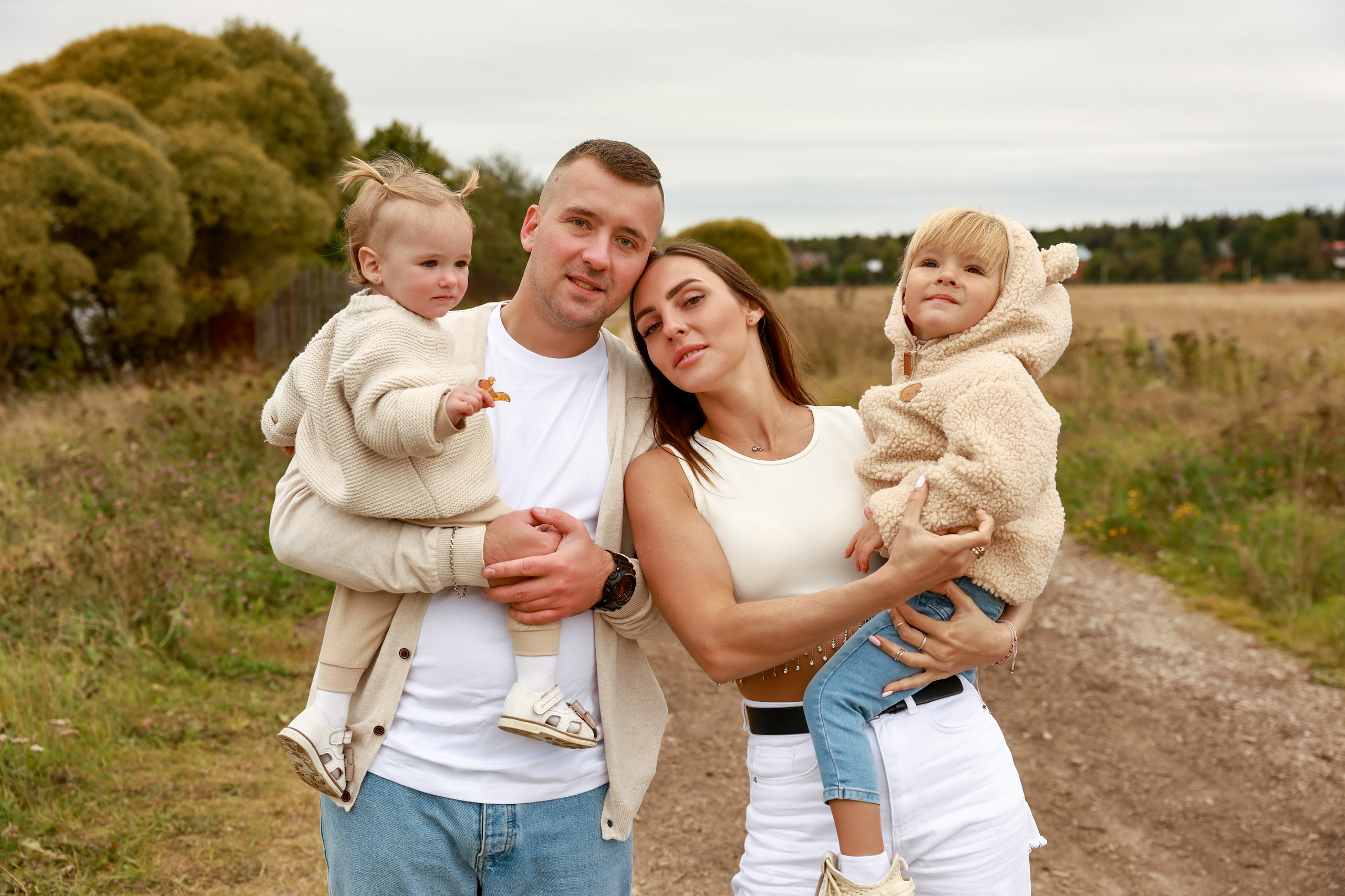 Стога и водоем. Дарья Бухреева — фотограф, видеограф и фототерапевт. Москва и мир