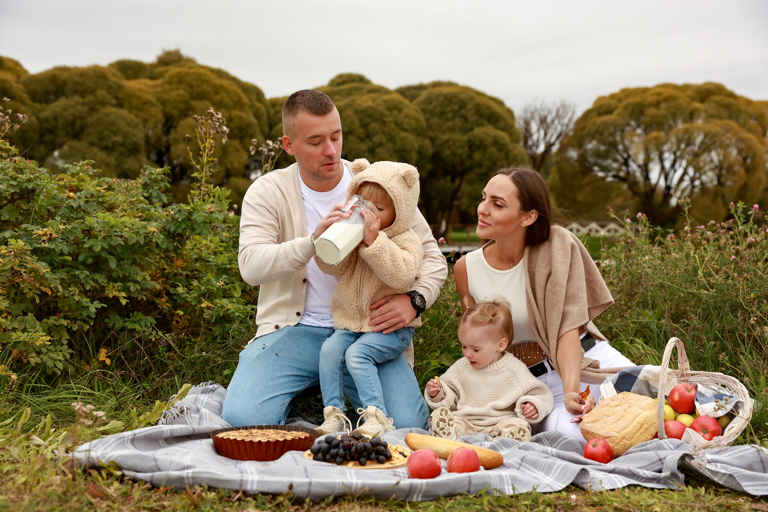 Стога и водоем. Дарья Бухреева — фотограф, видеограф и фототерапевт. Москва и мир