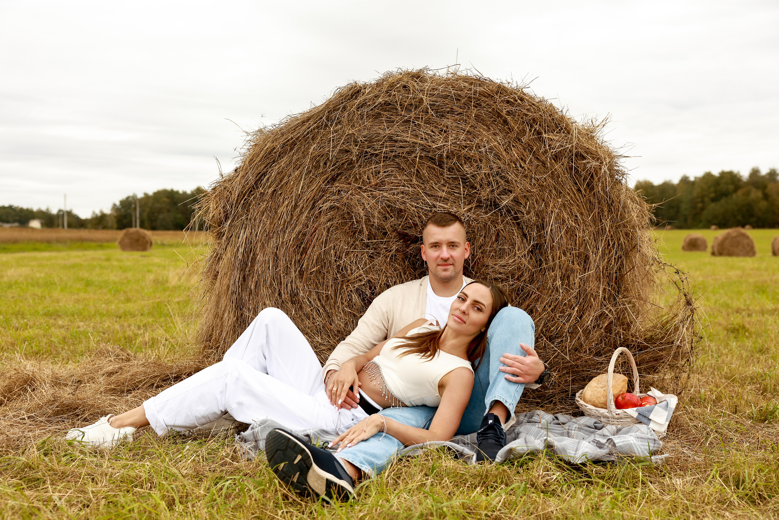 Стога и водоем. Дарья Бухреева — фотограф, видеограф и фототерапевт. Москва и мир