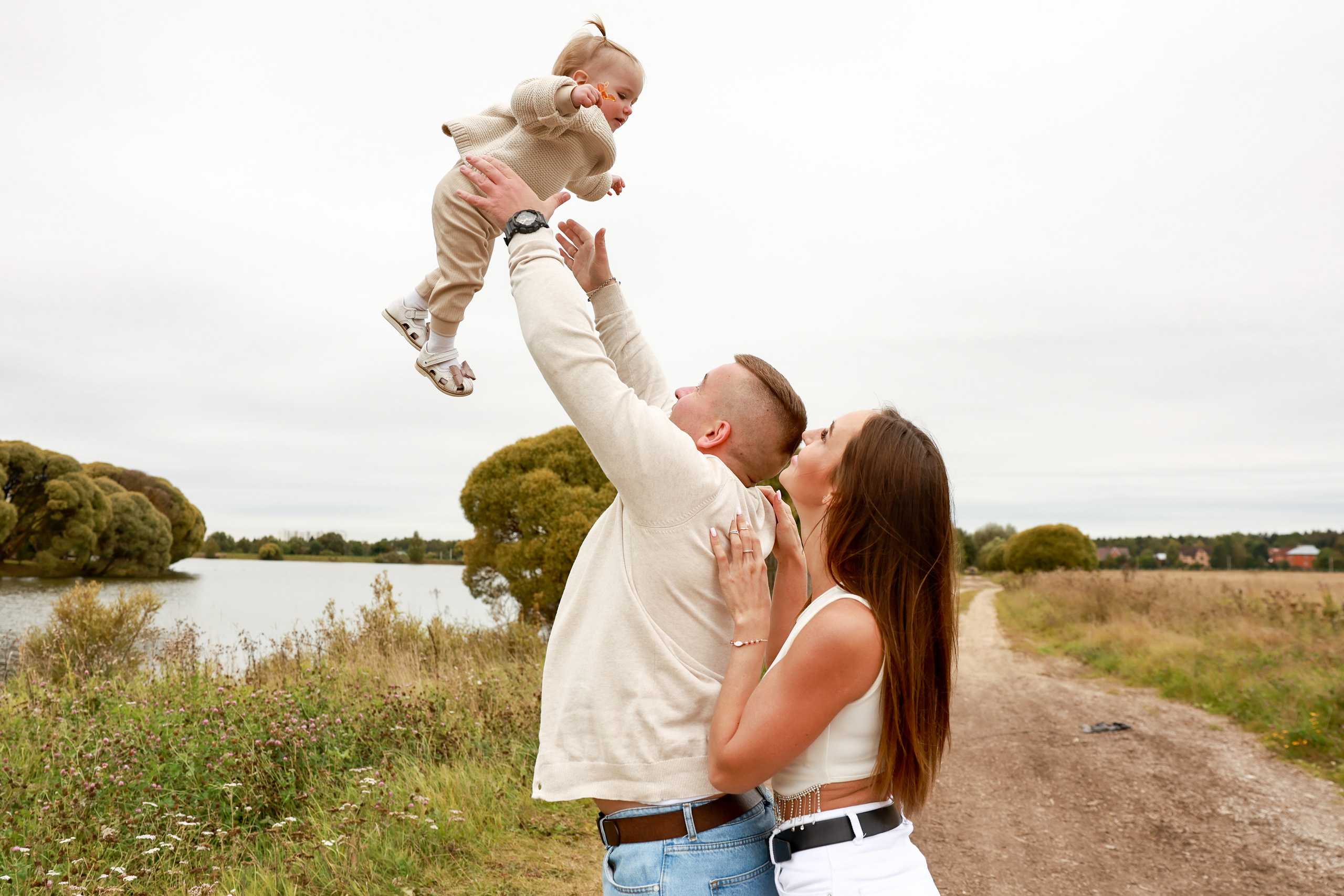 Стога и водоем. Дарья Бухреева — фотограф, видеограф и фототерапевт. Москва и мир
