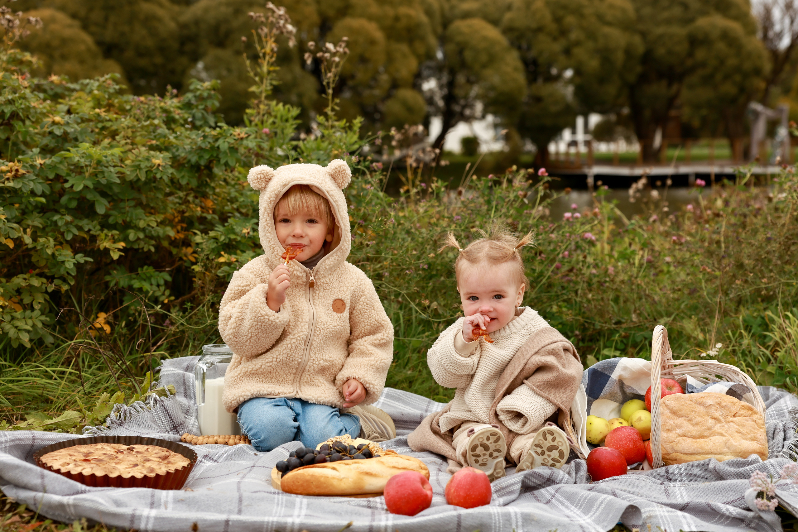 Стога и водоем. Дарья Бухреева — фотограф, видеограф и фототерапевт. Москва и мир