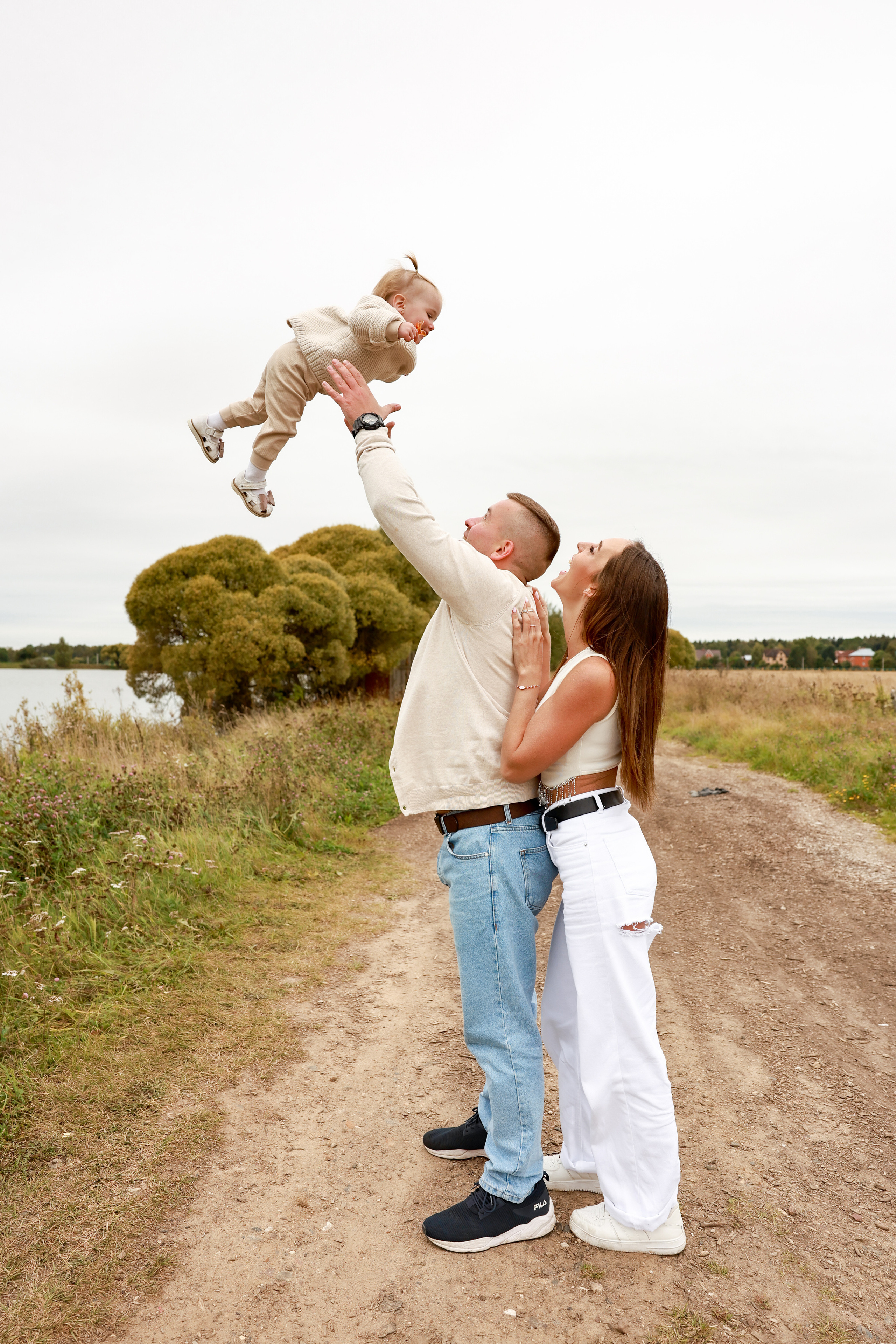 Стога и водоем. Дарья Бухреева — фотограф, видеограф и фототерапевт. Москва и мир
