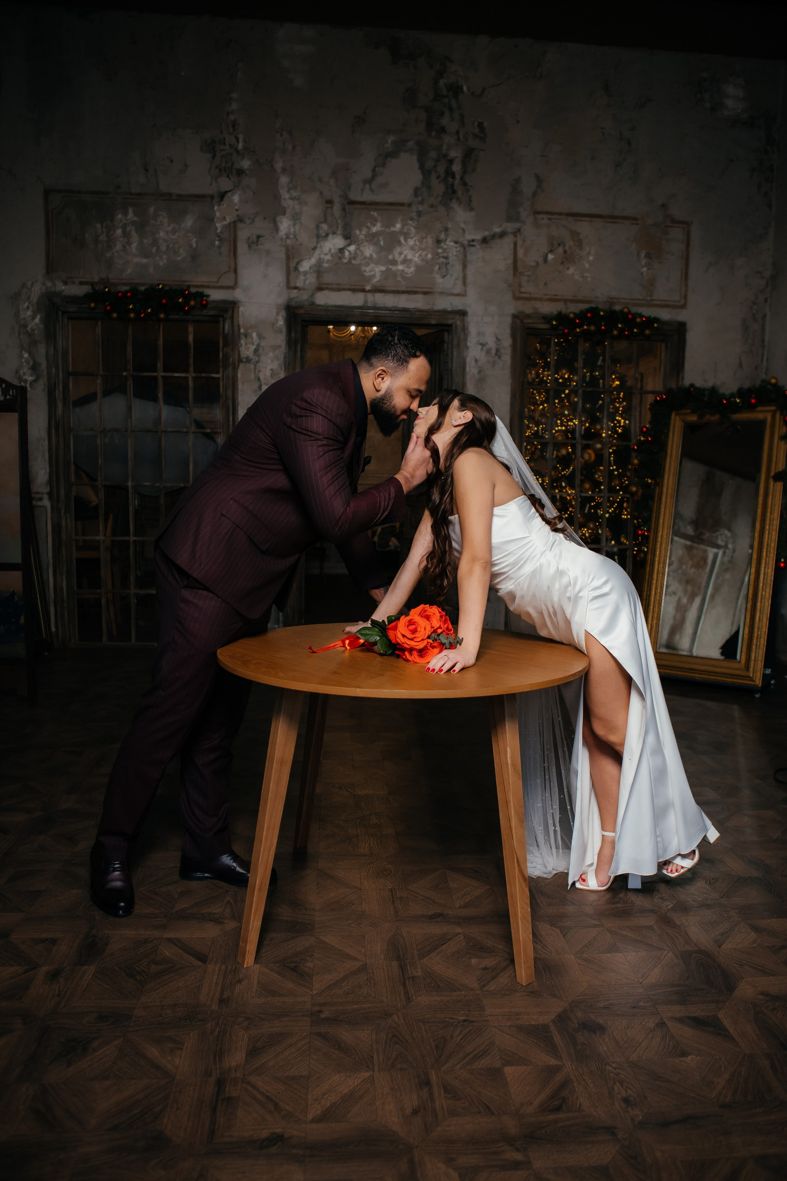 Фотосессия выездной регистрации в ресторане. Свадебный фотограф в Москве