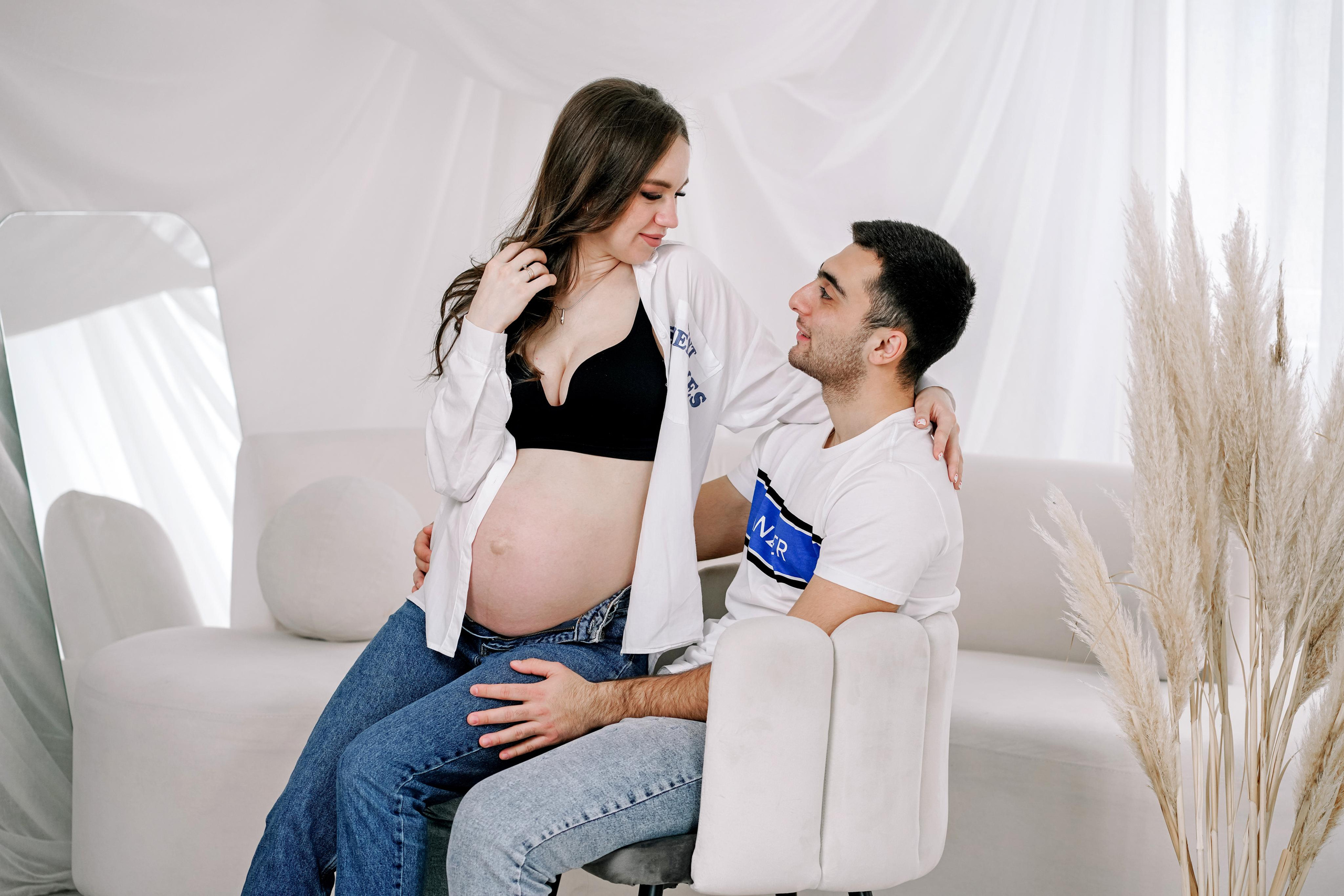 Беременная фотосессия в студии