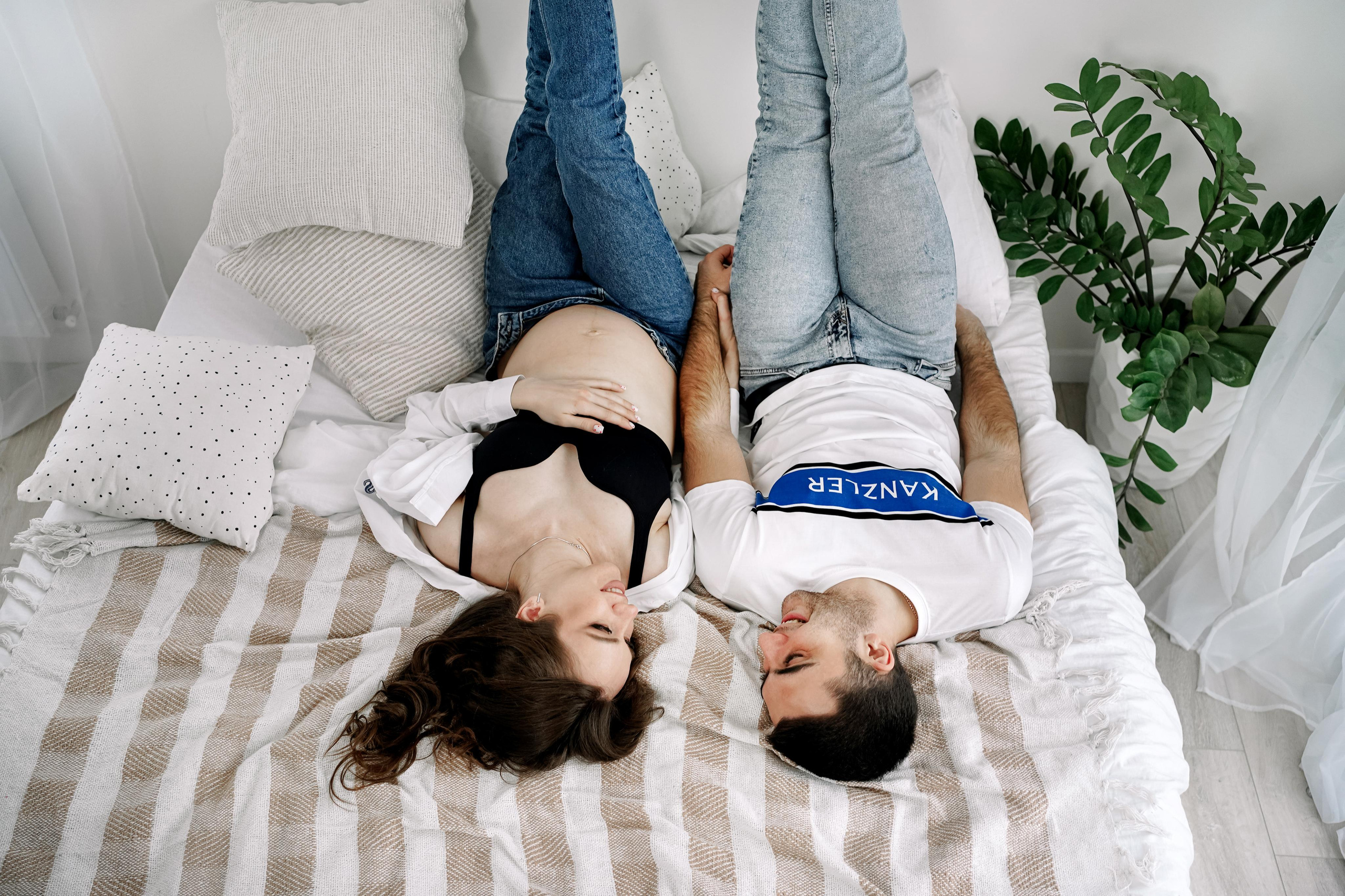 Беременная фотосессия в студии