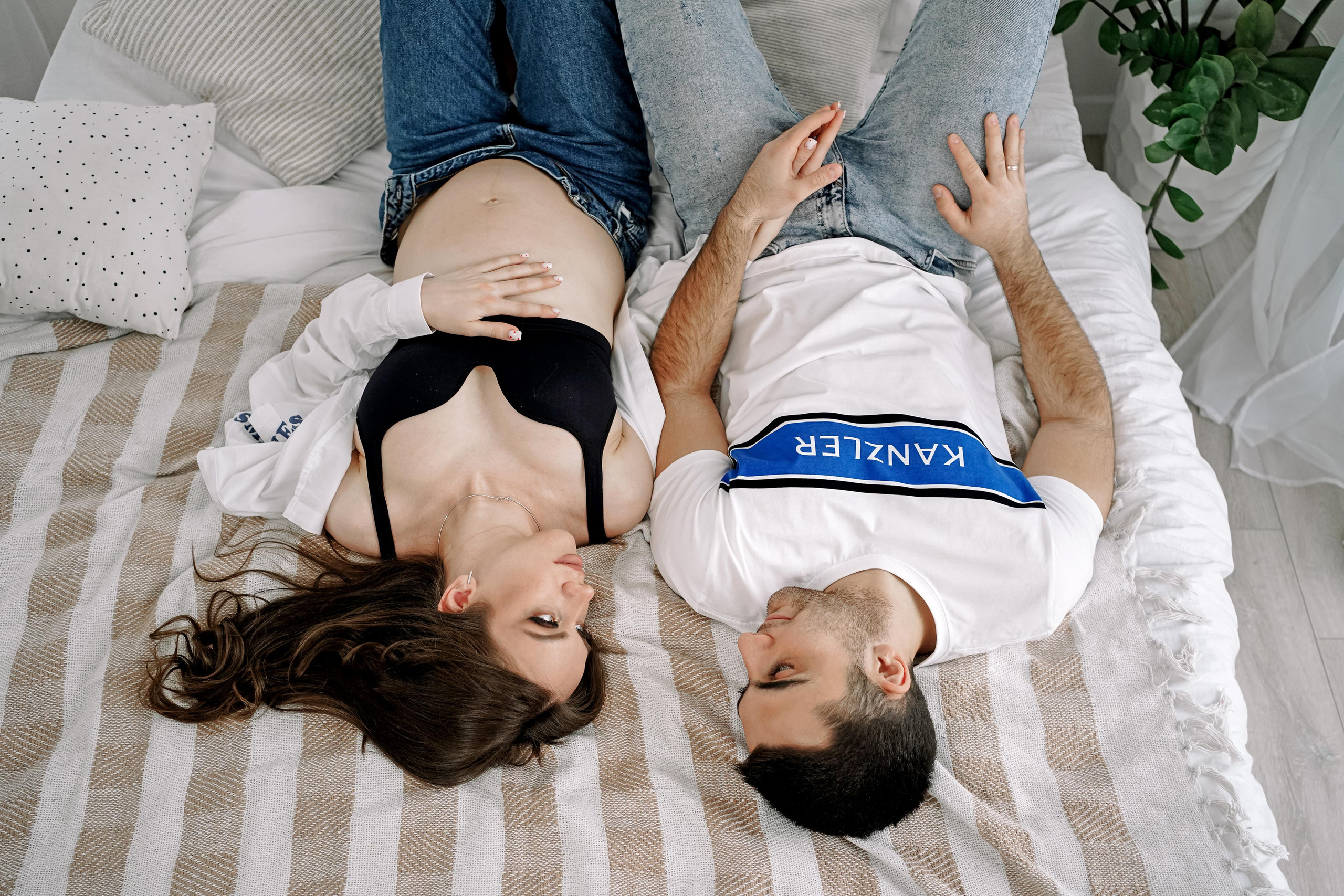 Беременная фотосессия в студии