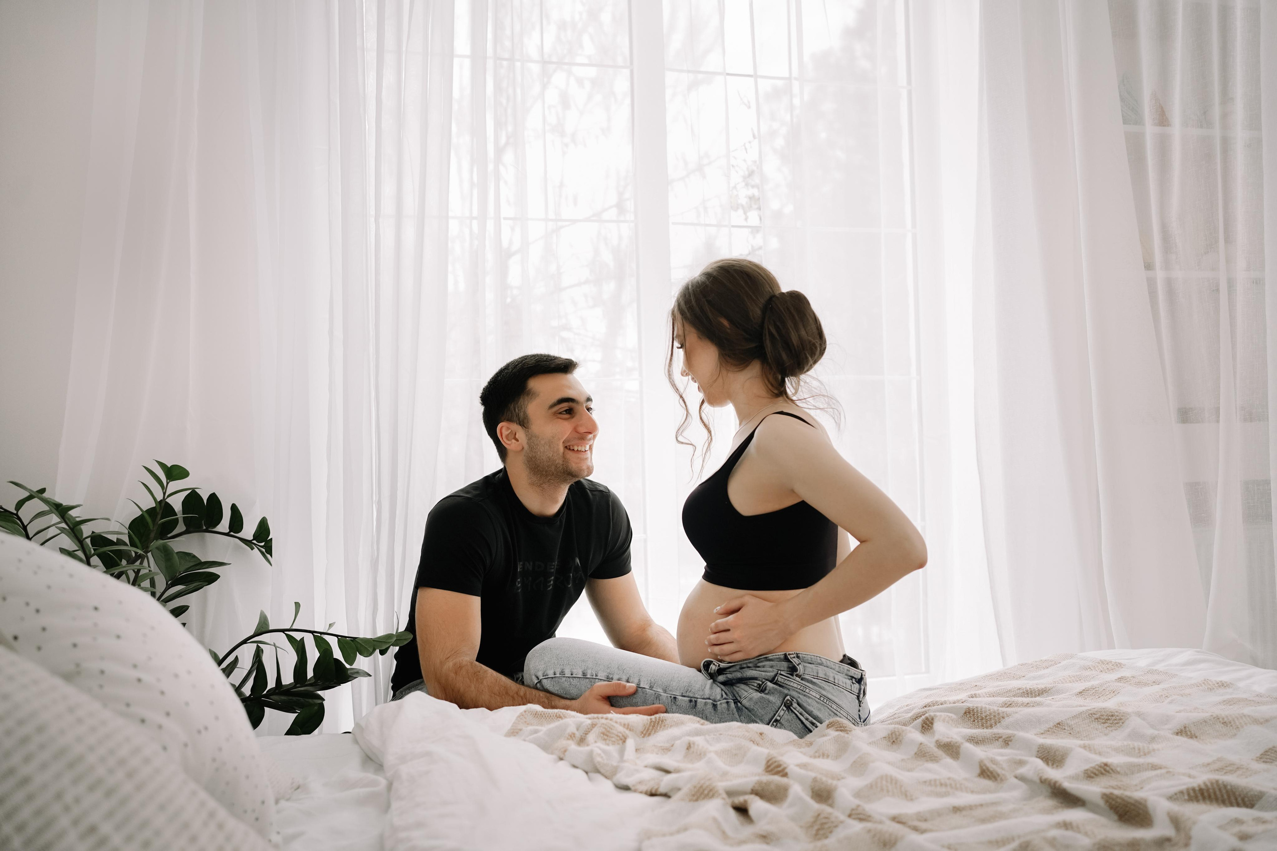 Беременная фотосессия в студии